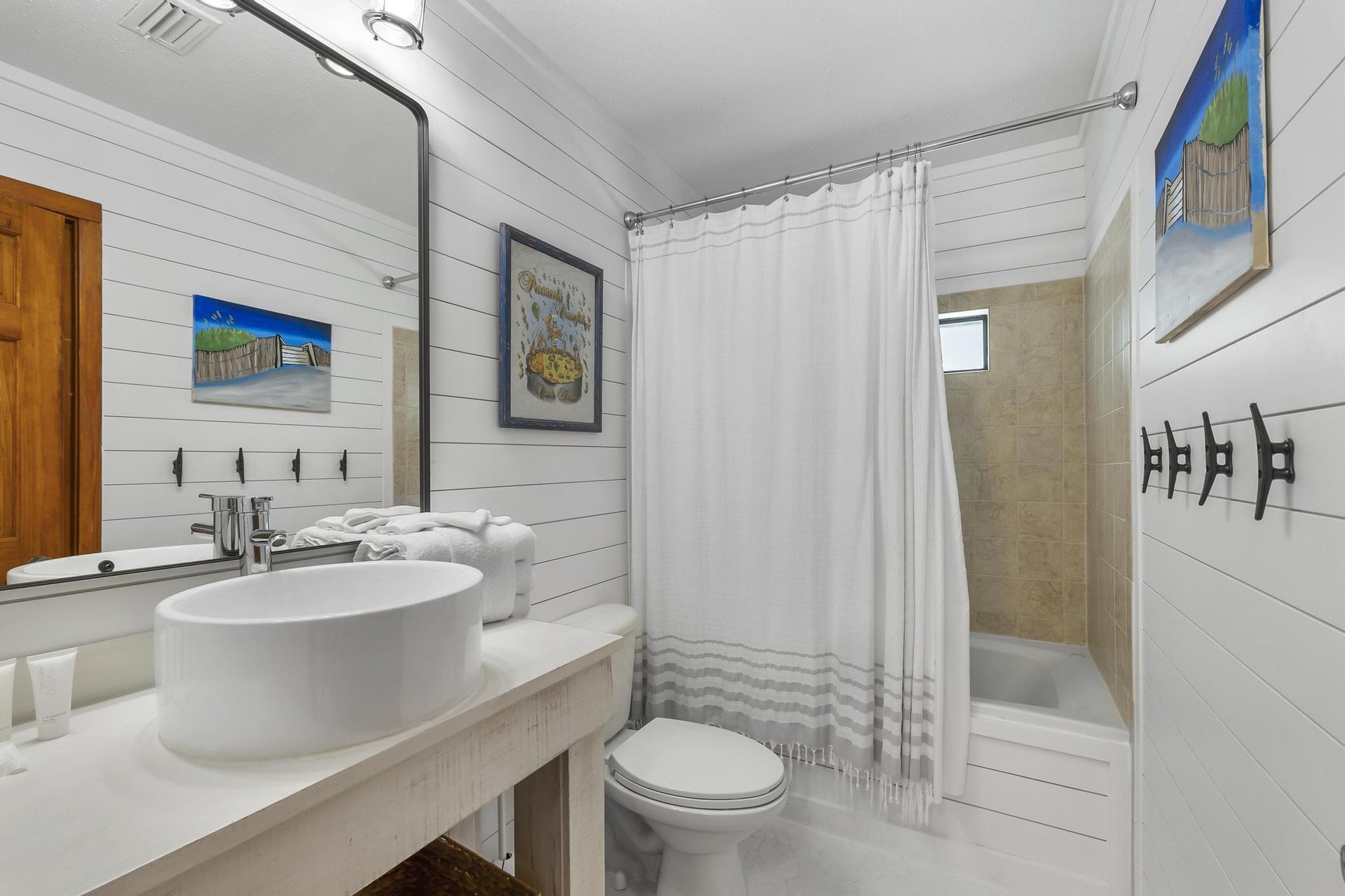 Ensenada Uno 1705  THE LAUGHING FISH 49