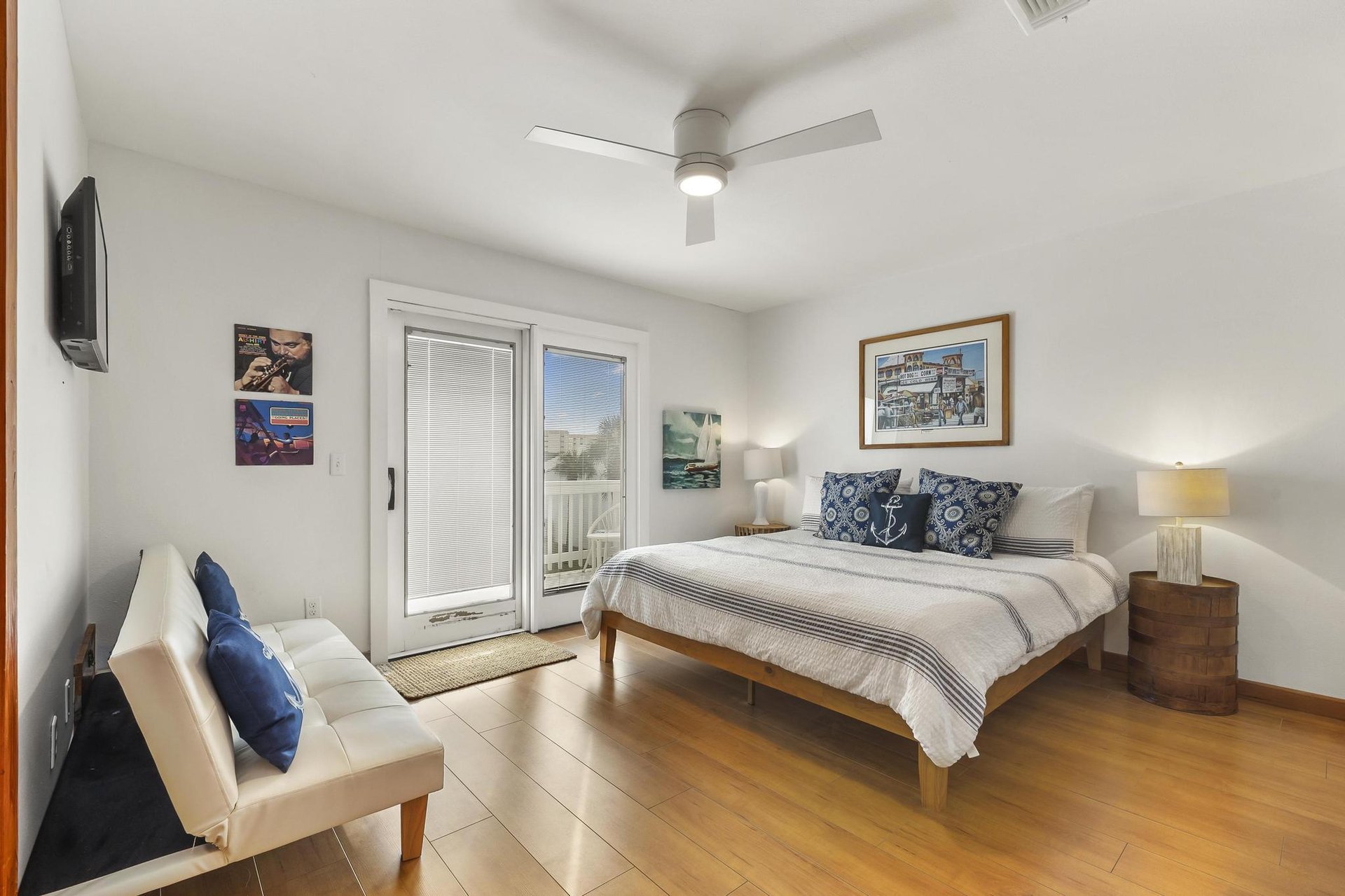 Ensenada Uno 1705  THE LAUGHING FISH 50