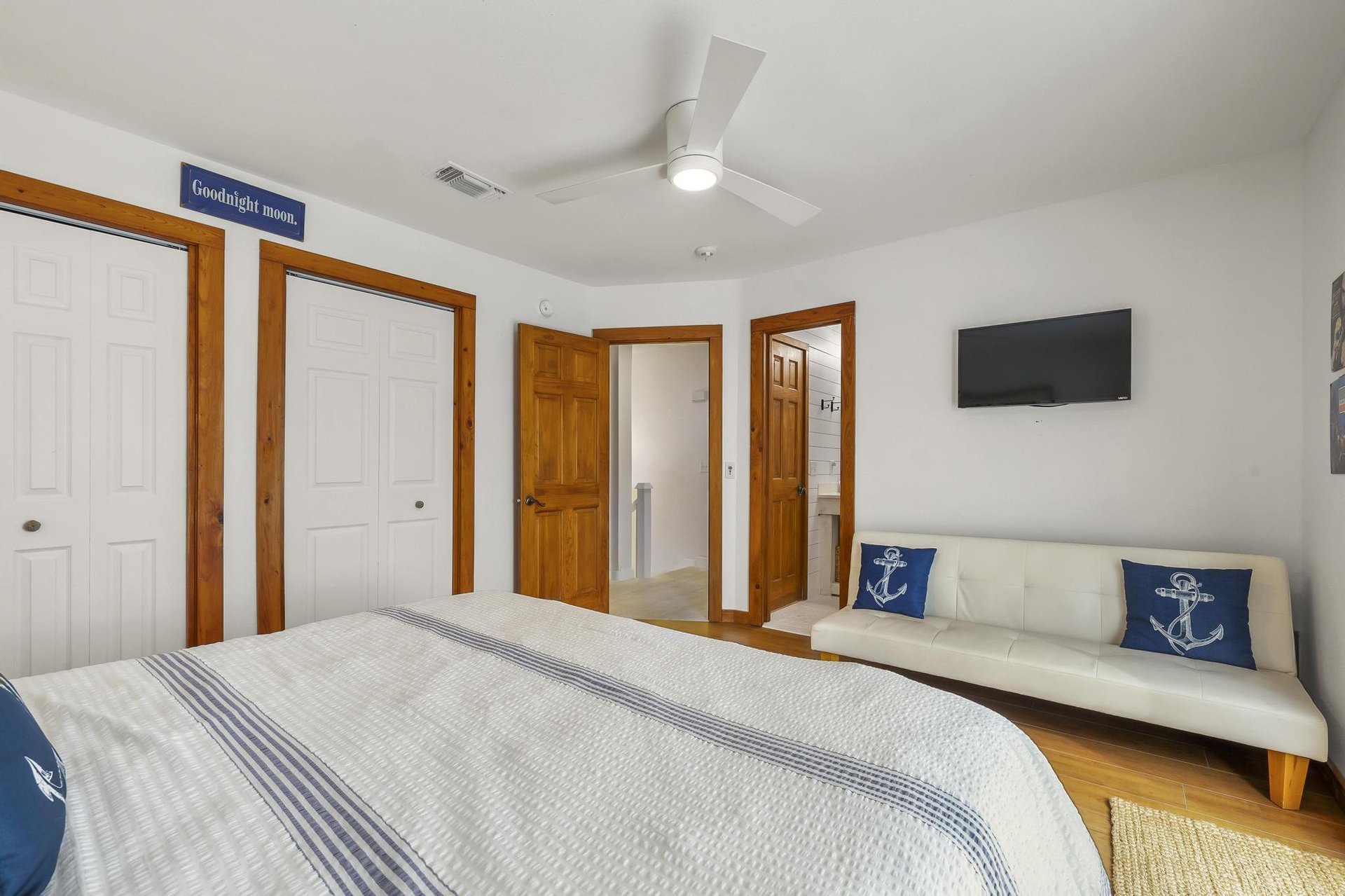 Ensenada Uno 1705  THE LAUGHING FISH 51