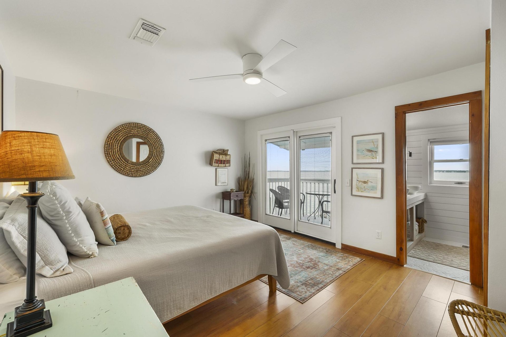 Ensenada Uno 1705  THE LAUGHING FISH 52