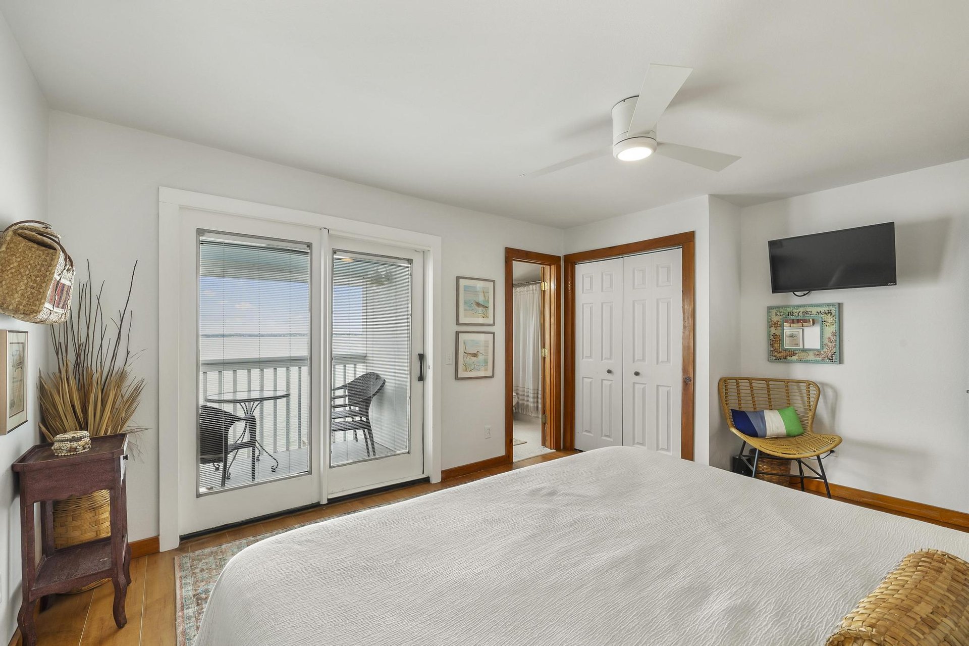 Ensenada Uno 1705  THE LAUGHING FISH 53