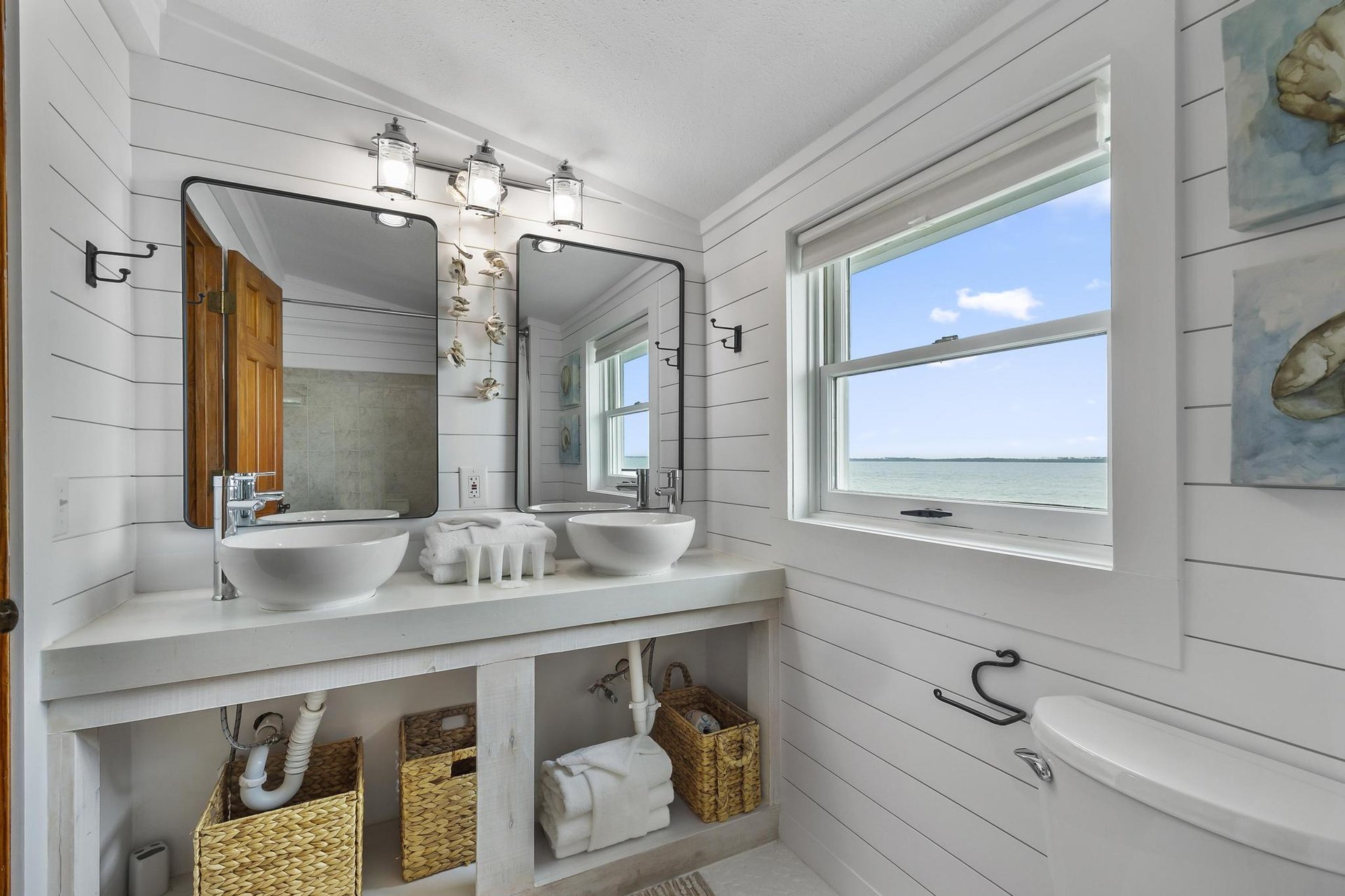 Ensenada Uno 1705  THE LAUGHING FISH 54