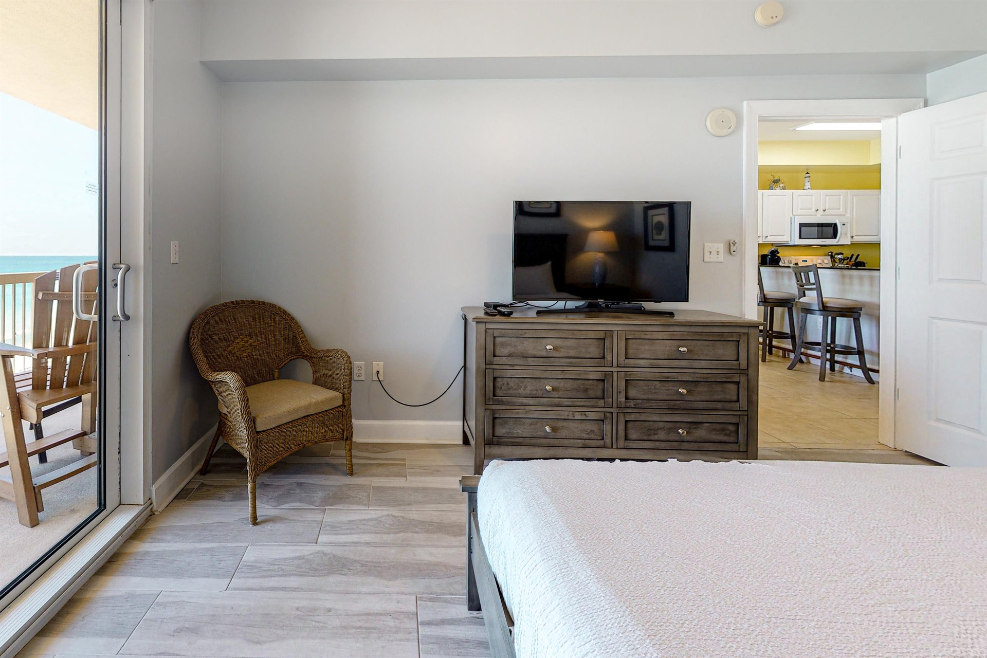 Sunrise Beach 706  Beachfront Condo 11