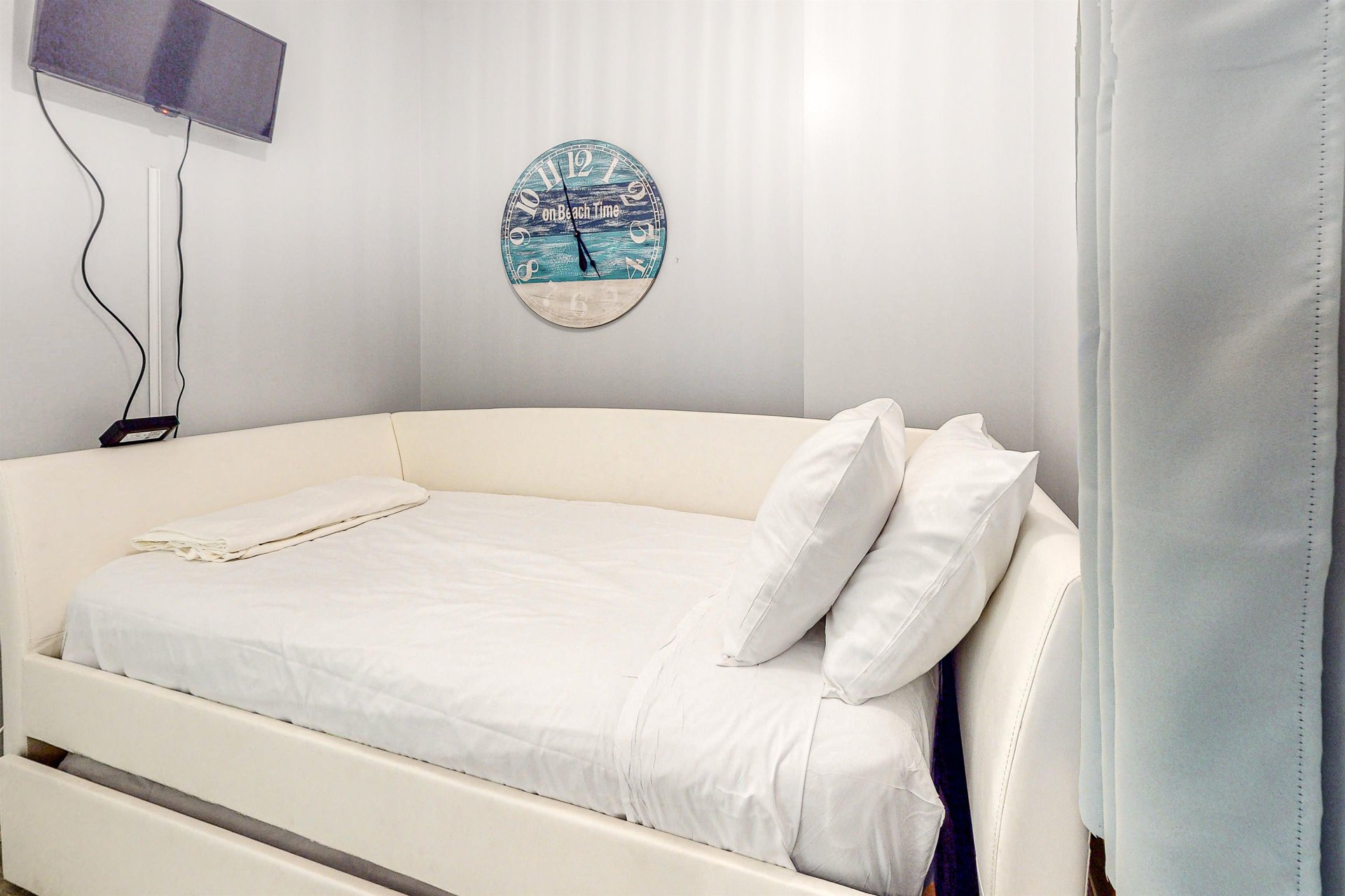 Sunrise Beach 706  Beachfront Condo 17