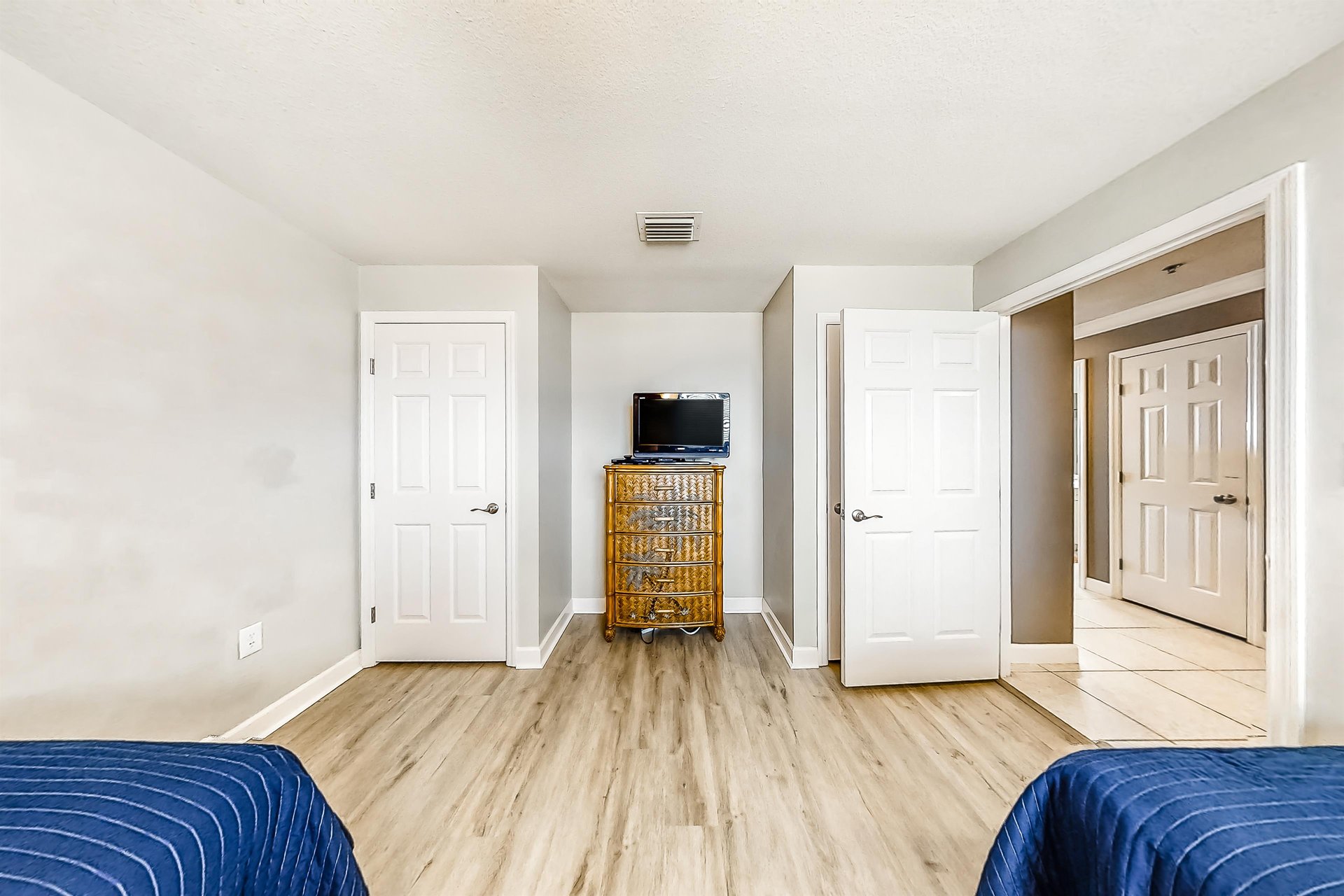 Sterling Beach 706 18