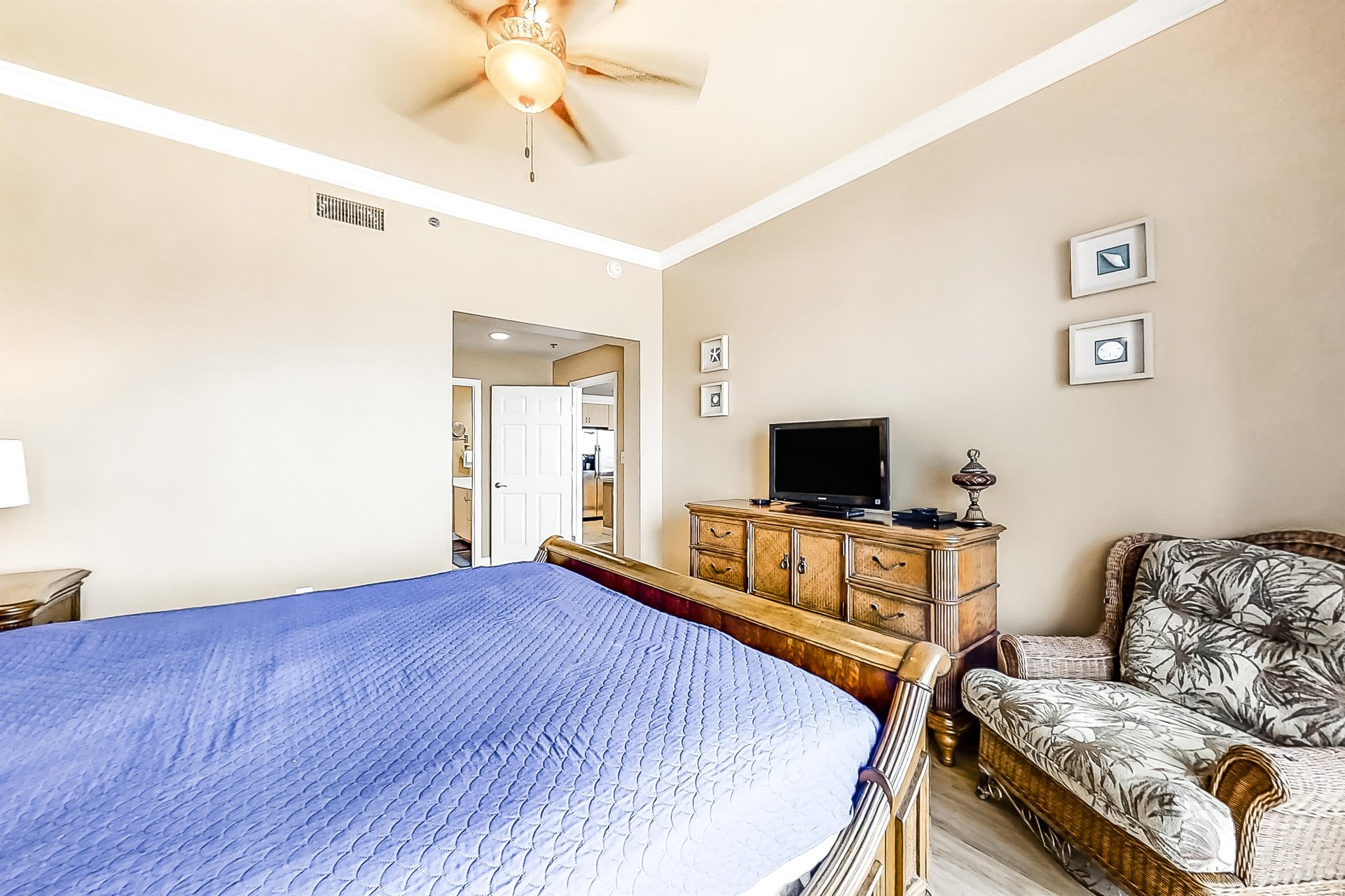 Sterling Beach 706 19