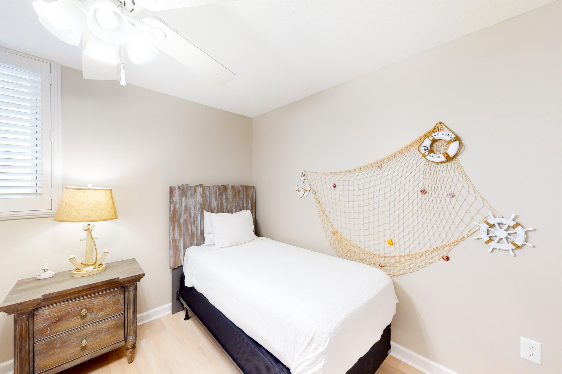 Sterling Beach 1206 22