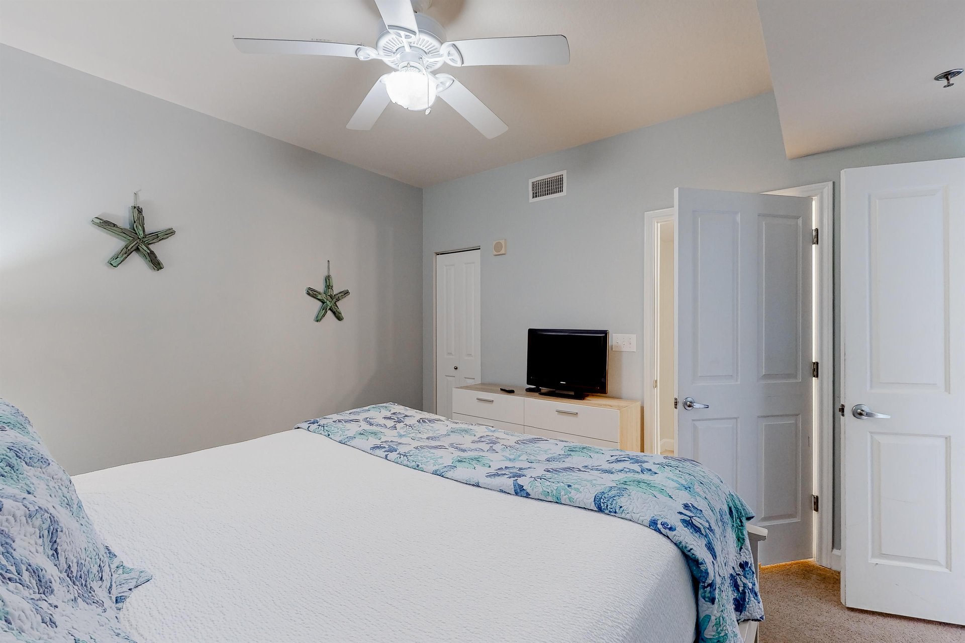 Shores of Panama 1525  Sail Away 15