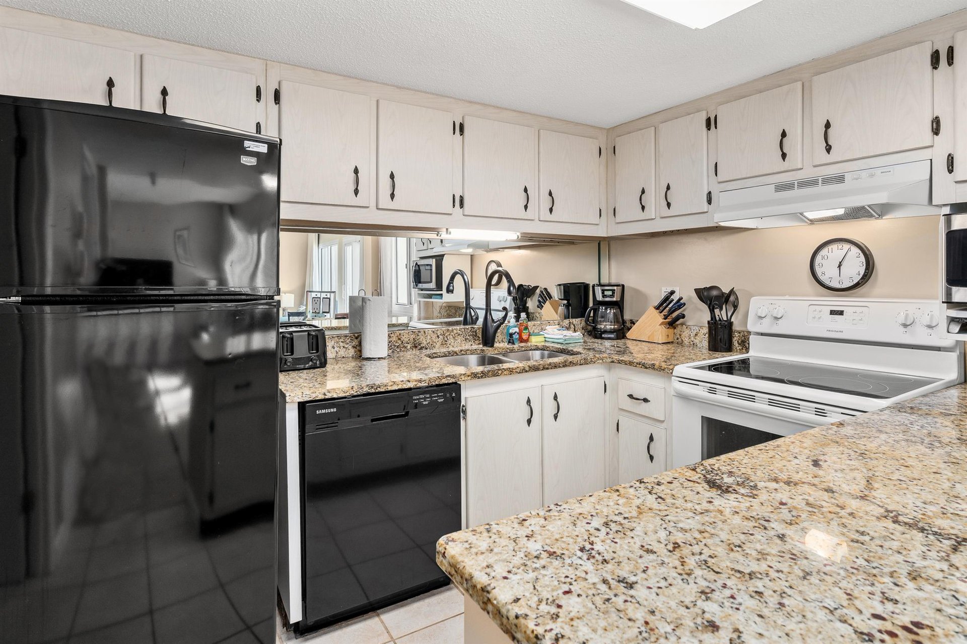 Pinnacle Port A319 9