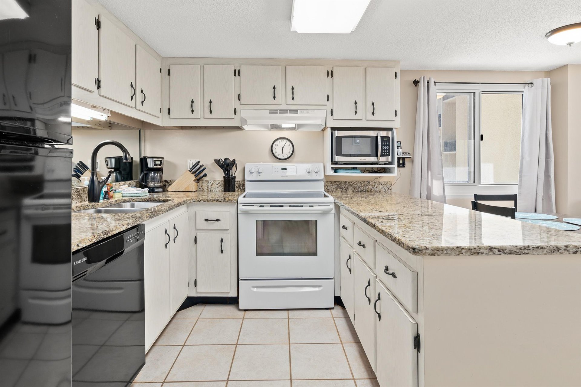 Pinnacle Port A319 10