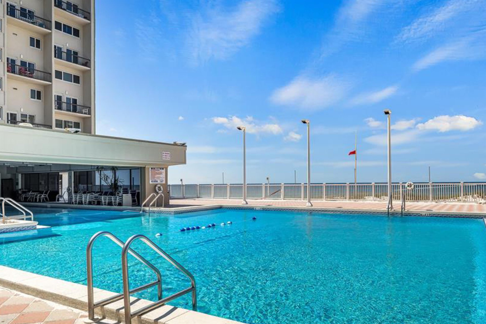 Pinnacle Port A319 24