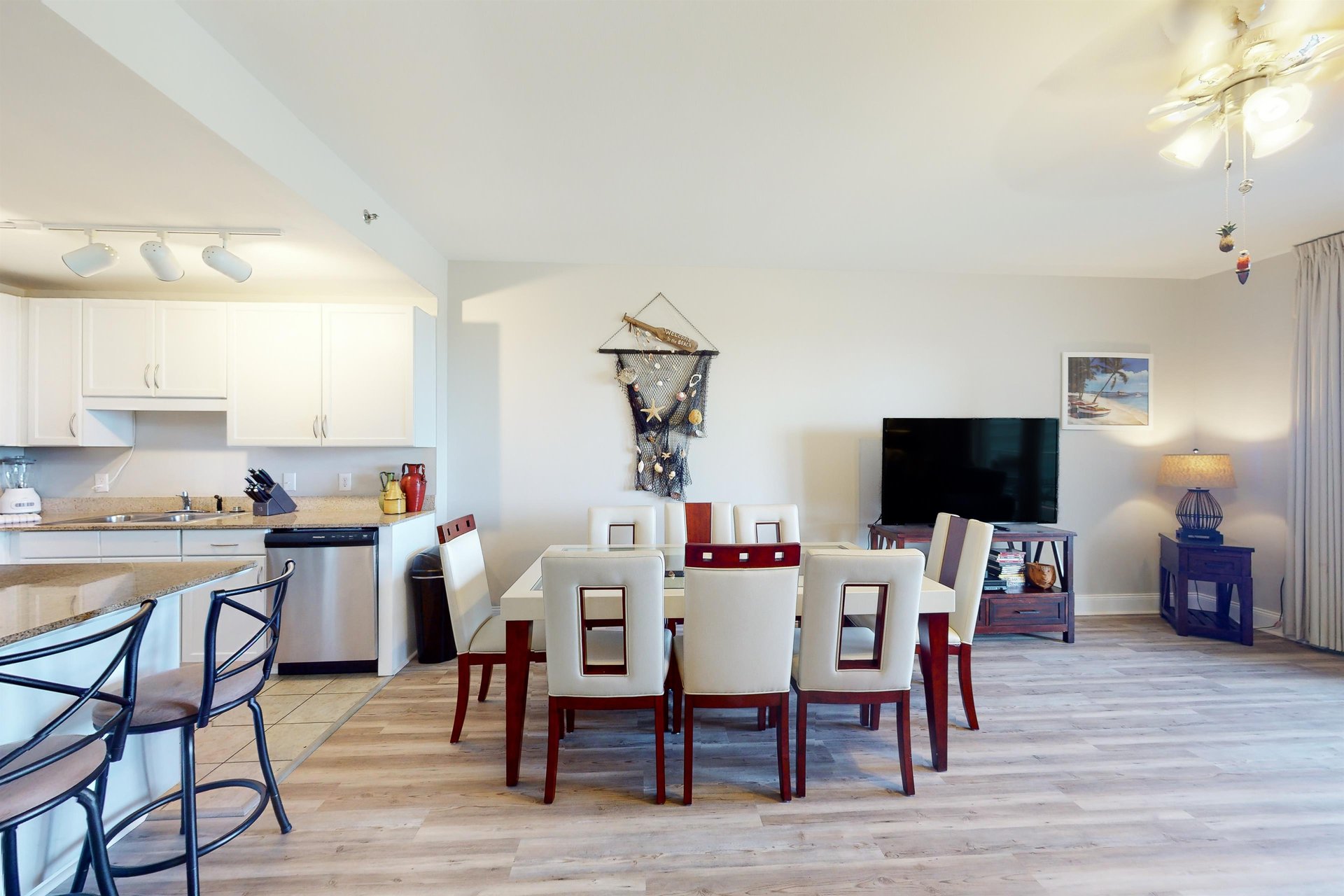 Laketown Wharf 933 9