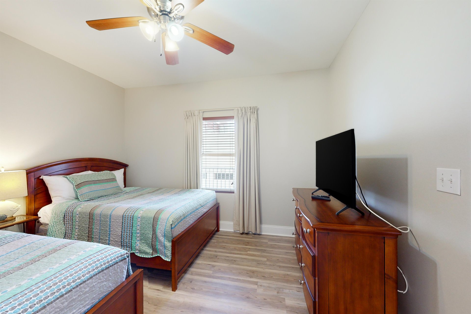 Laketown Wharf 933 25