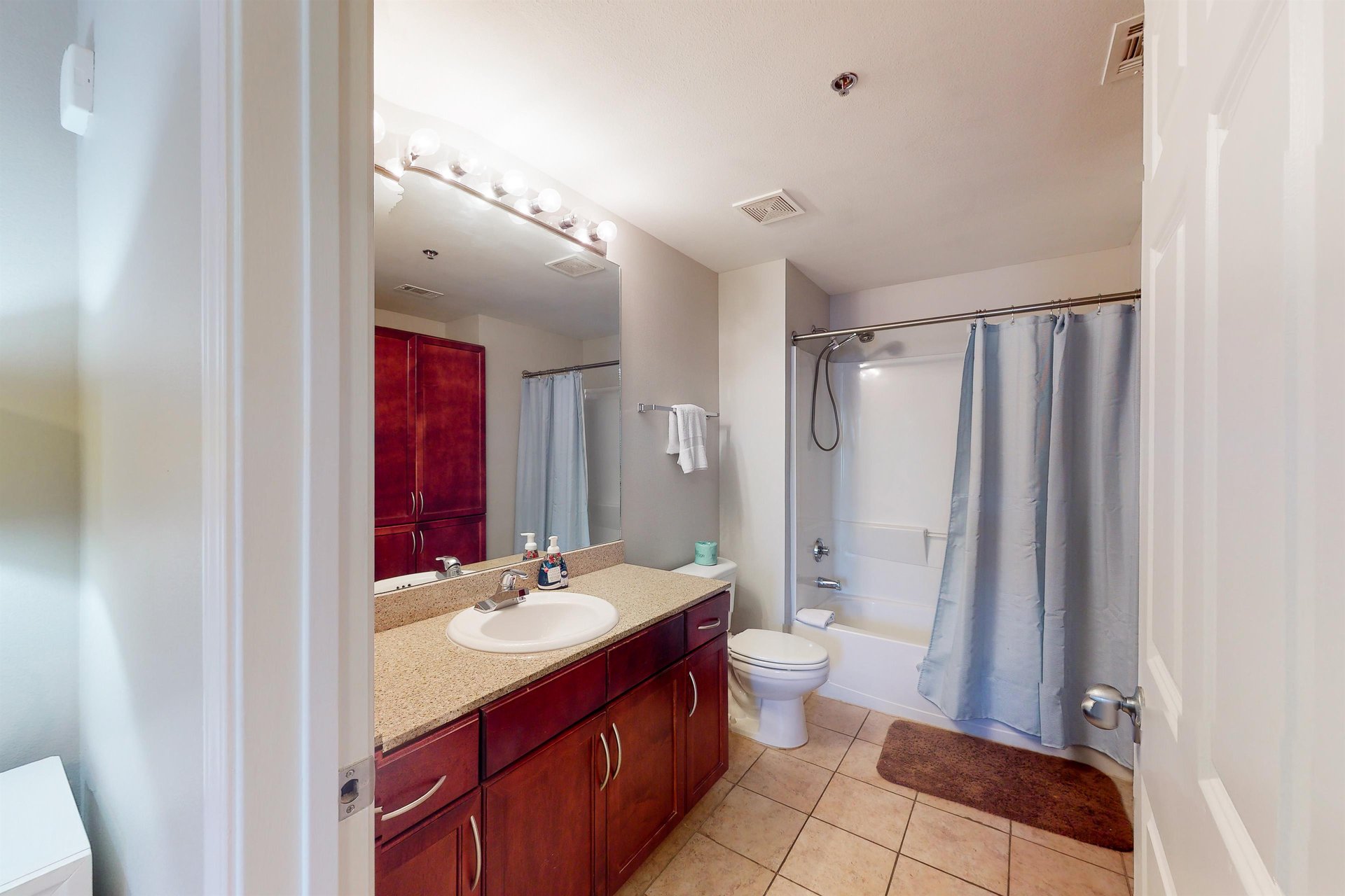 Laketown Wharf 933 29