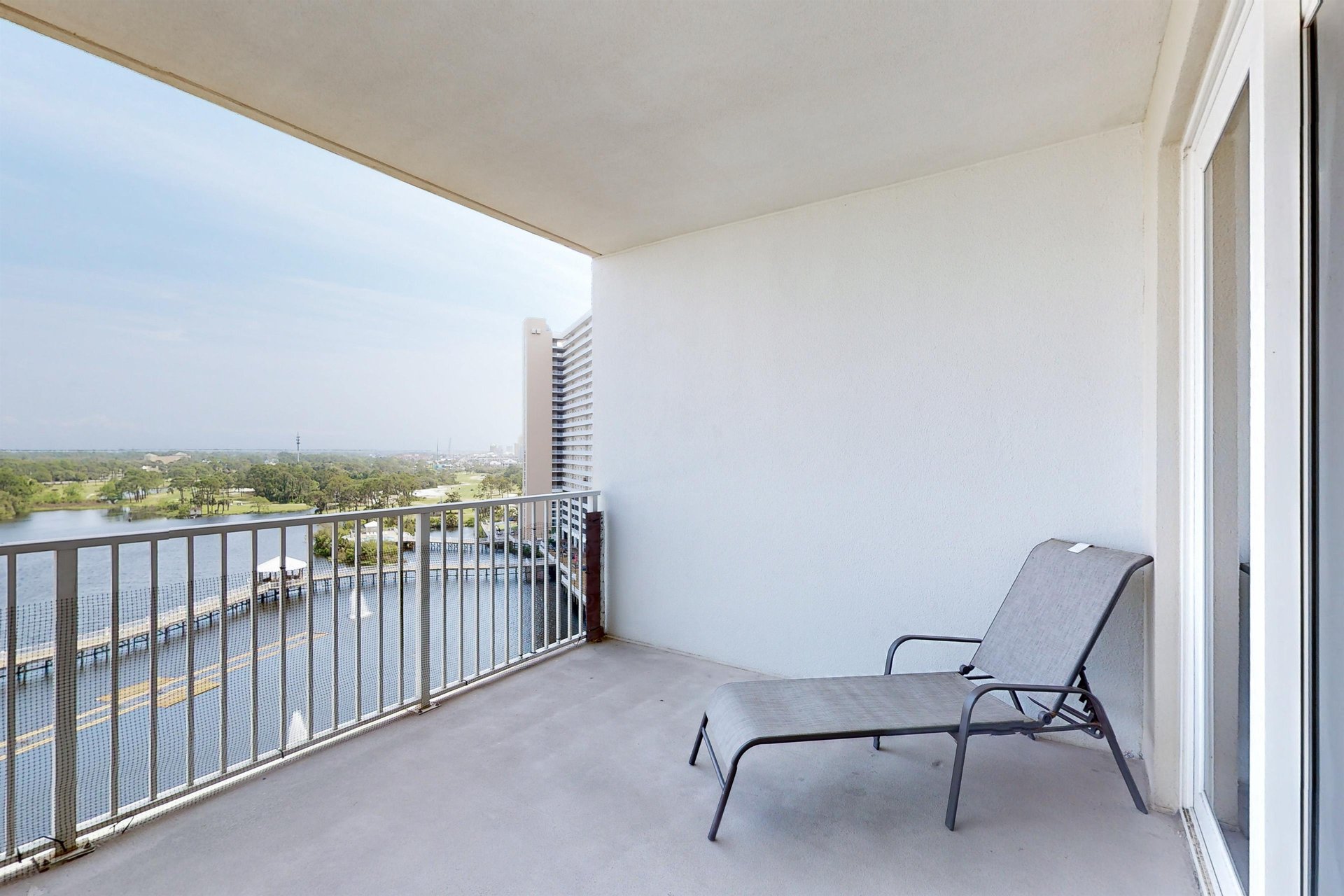 Laketown Wharf 933 30