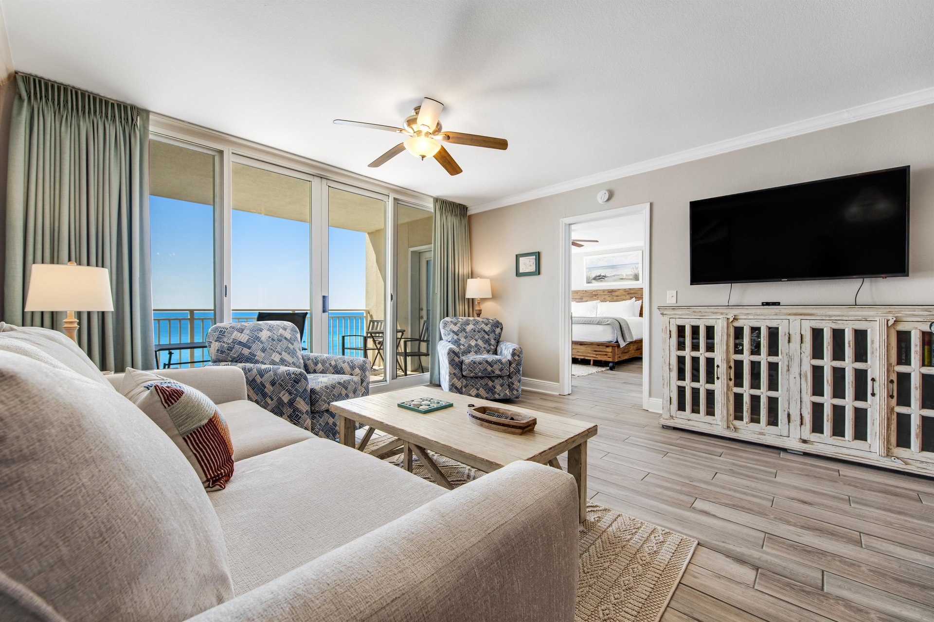 Emerald Beach Resort, Unit 830 1