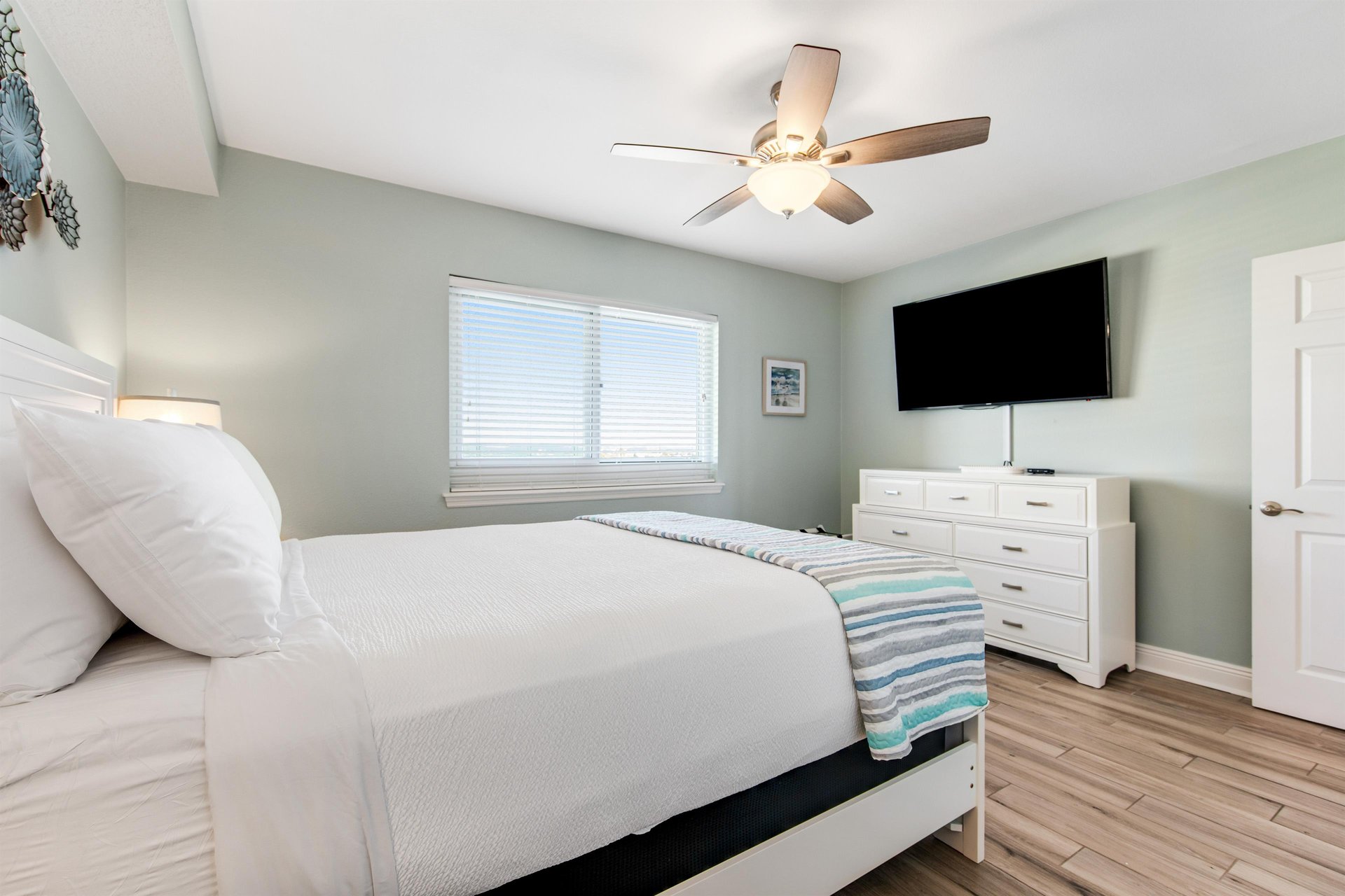 Emerald Beach Resort, Unit 830 18