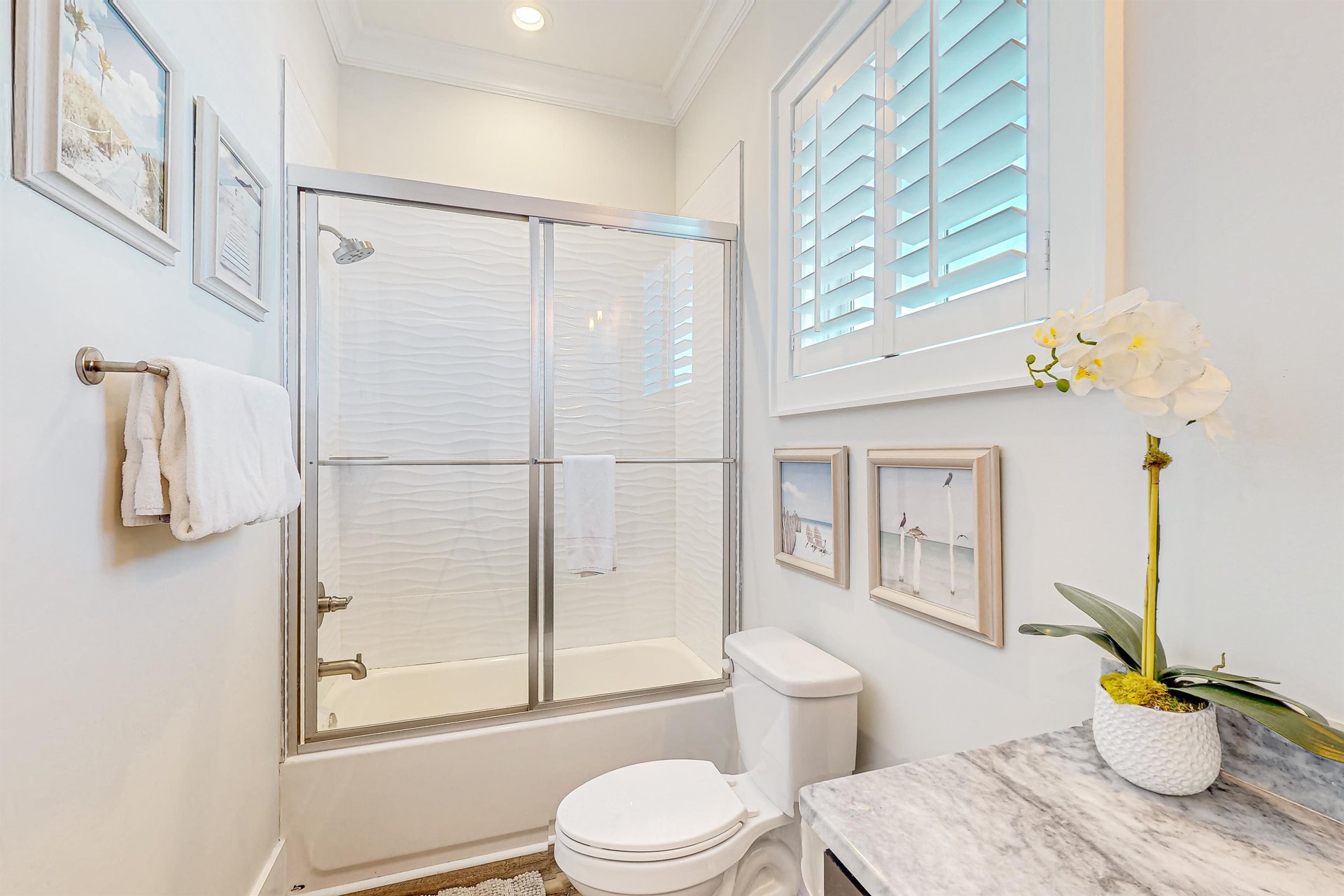 West Side Cottages J 12