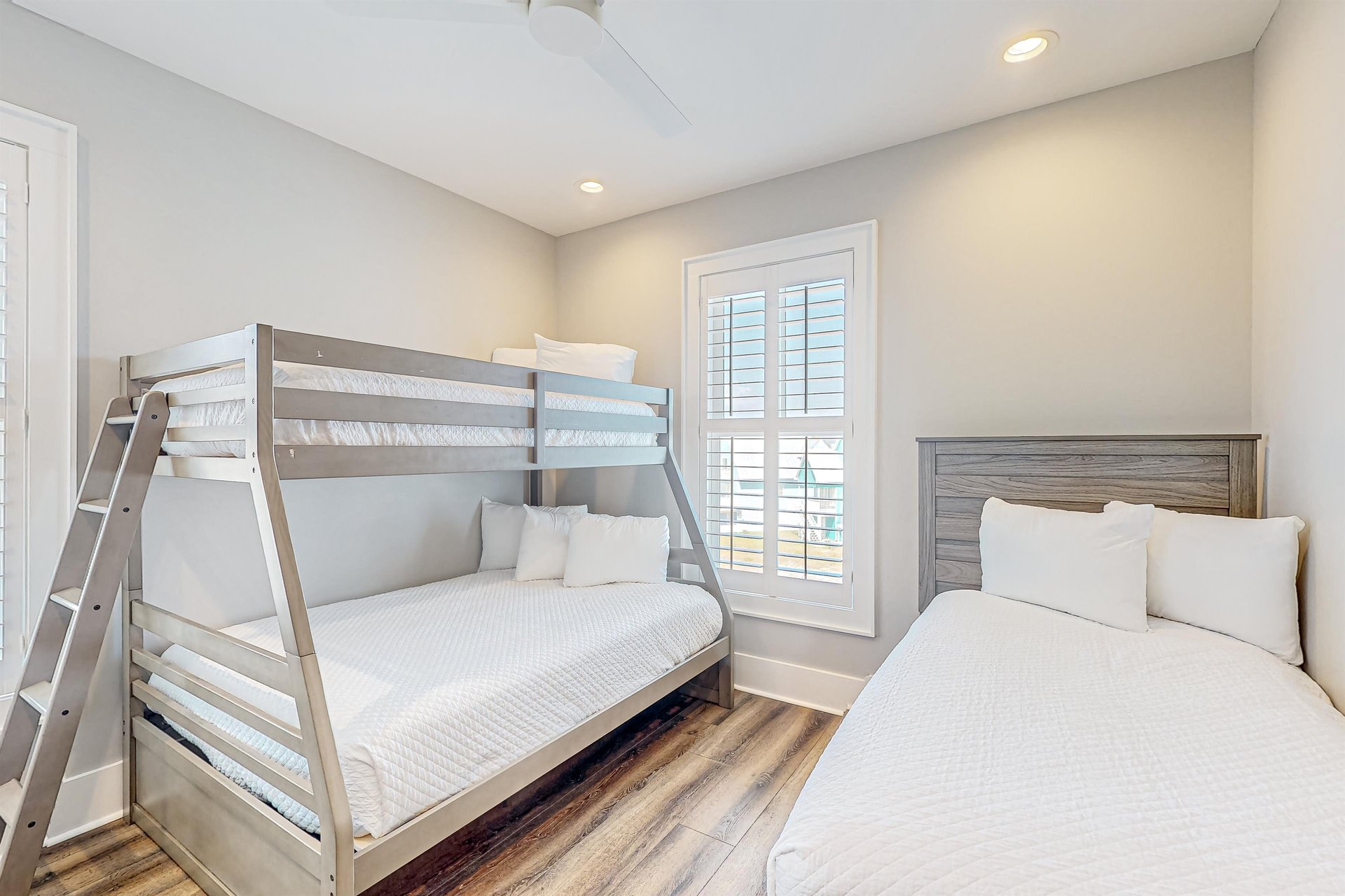 West Side Cottages J 19