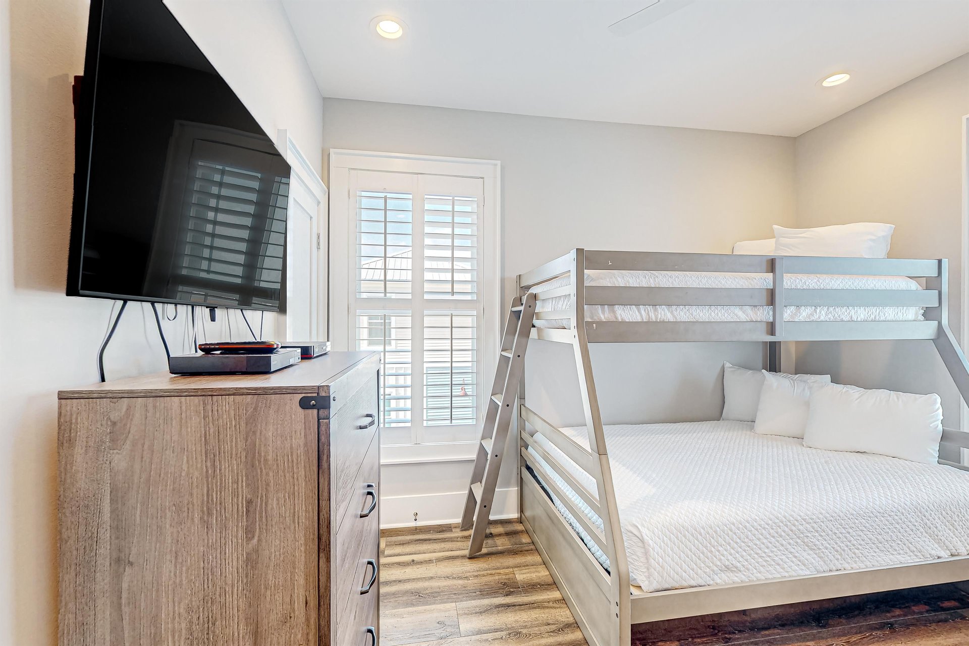 West Side Cottages J 20