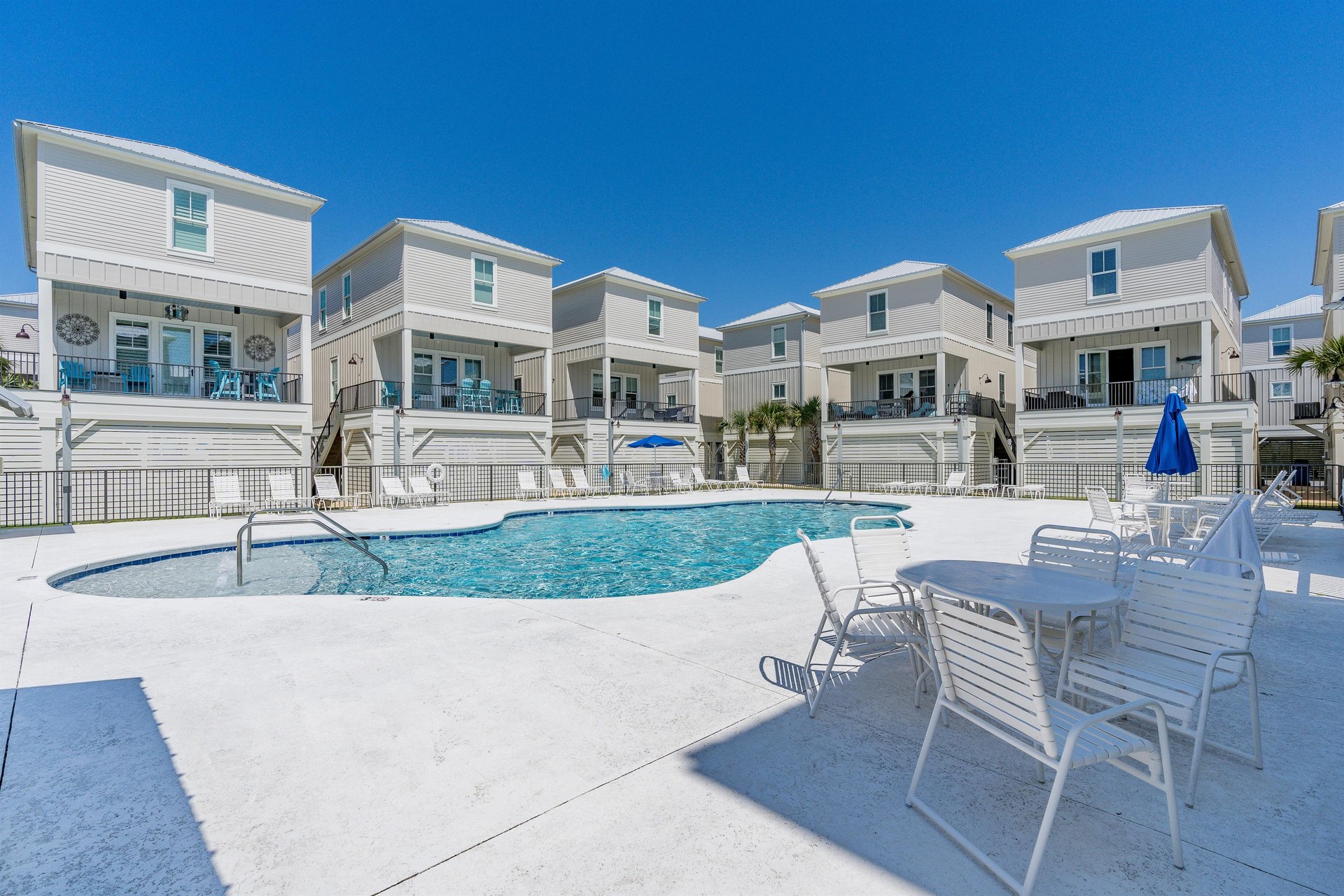 West Side Cottages J 24