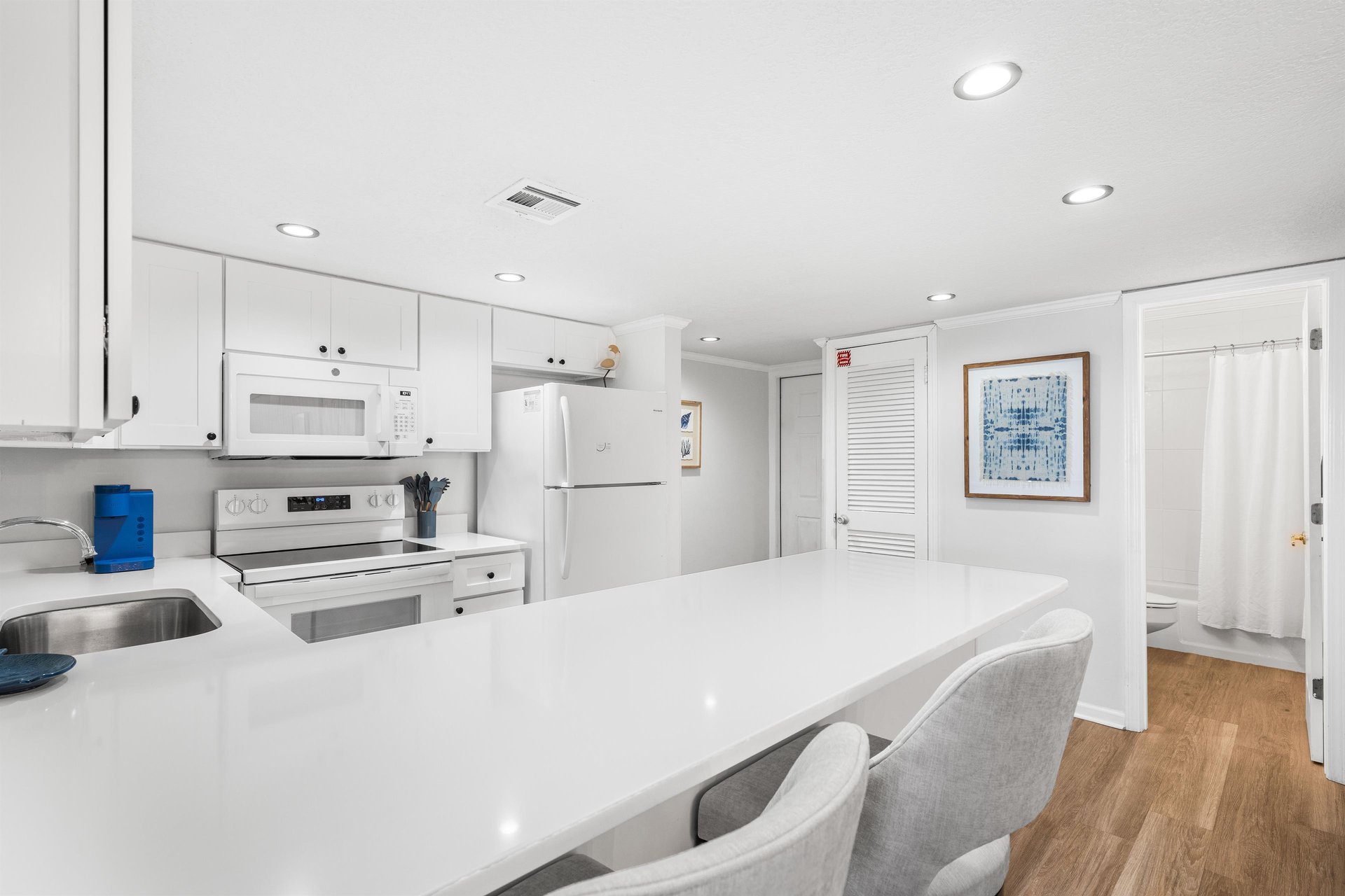 Holiday Surf and Racquet Unit 318 10