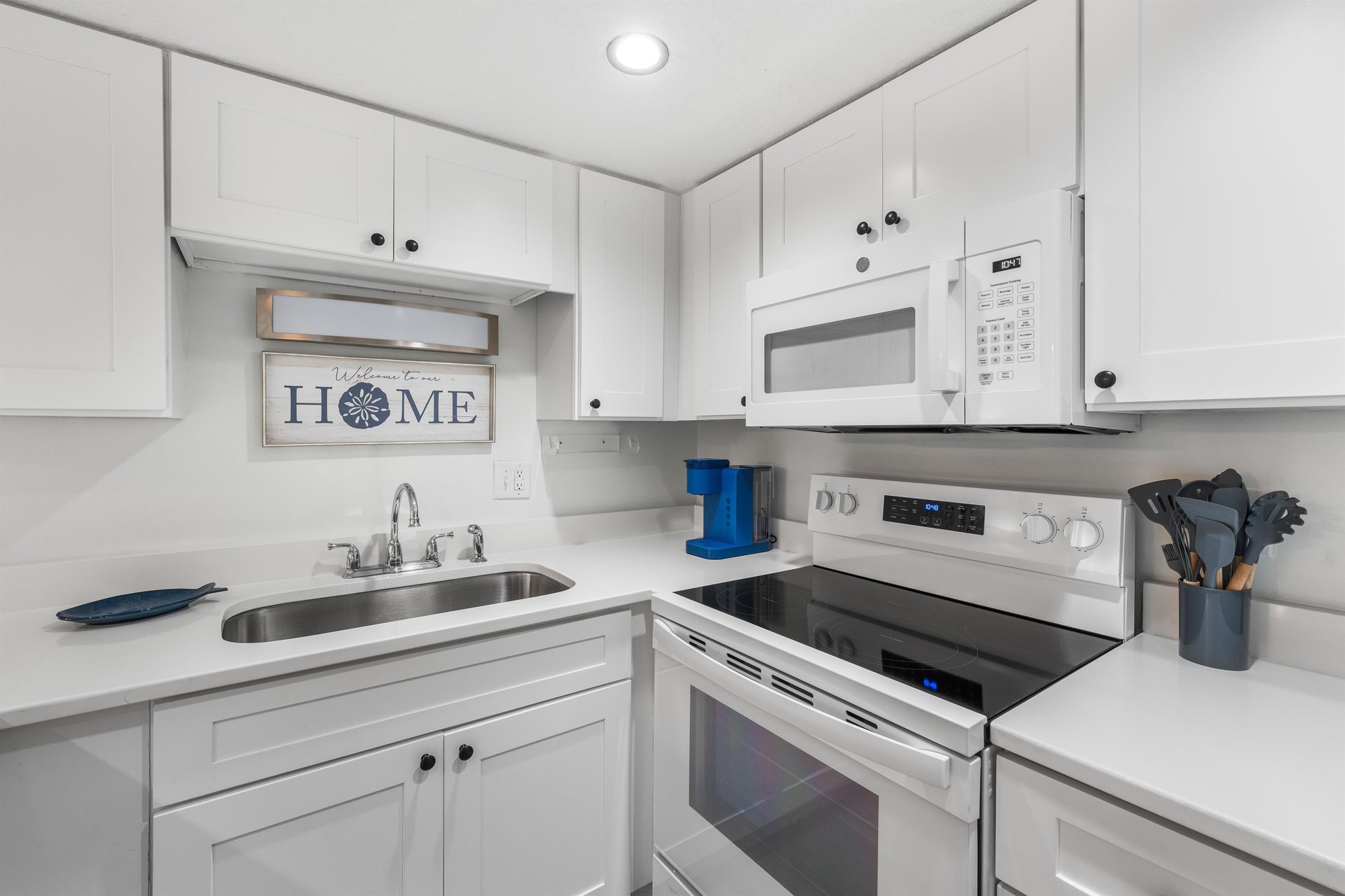 Holiday Surf and Racquet Unit 318 11