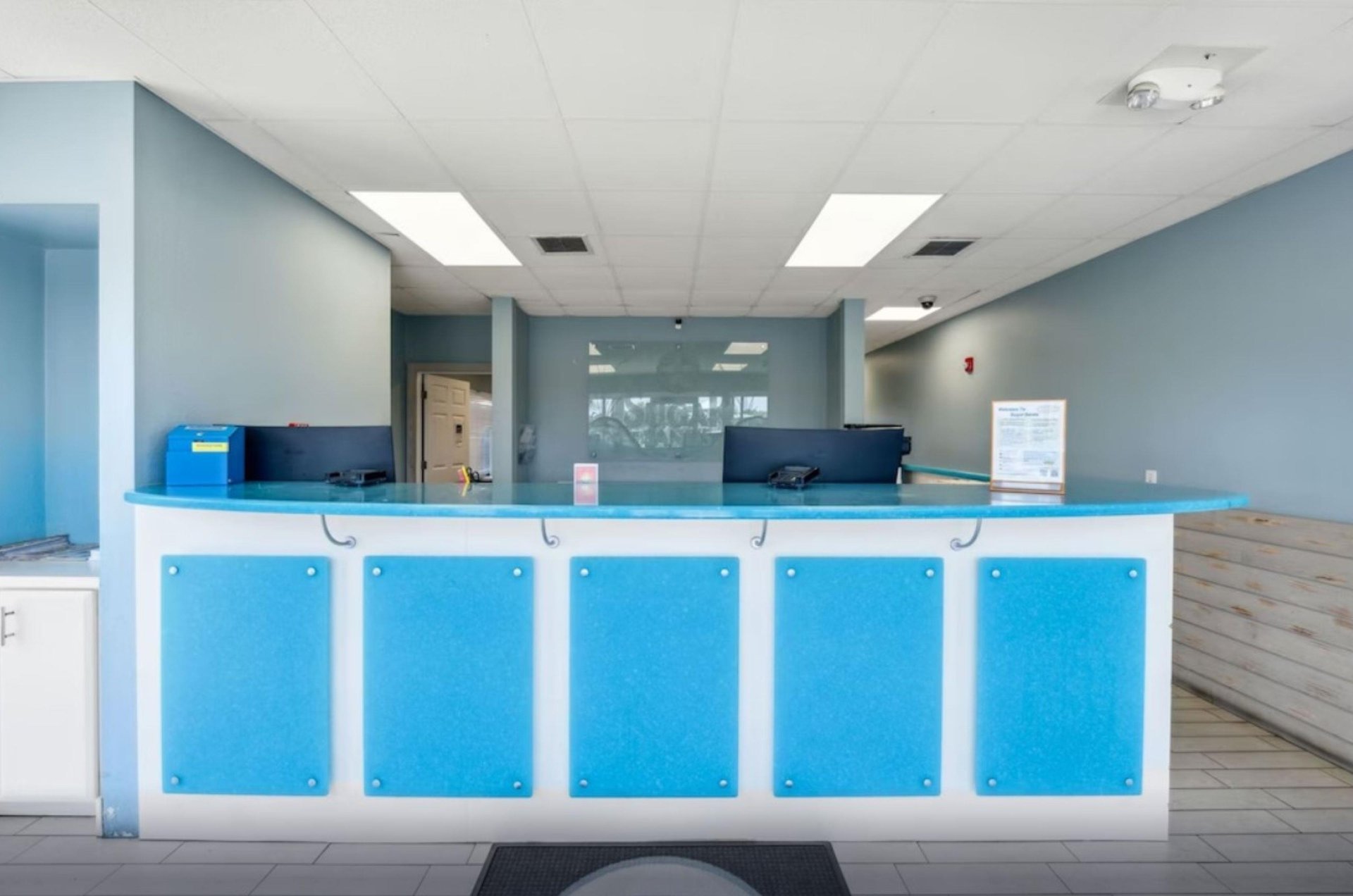 470546 Sugar Sands Inn  Suites  16 0 20241 674