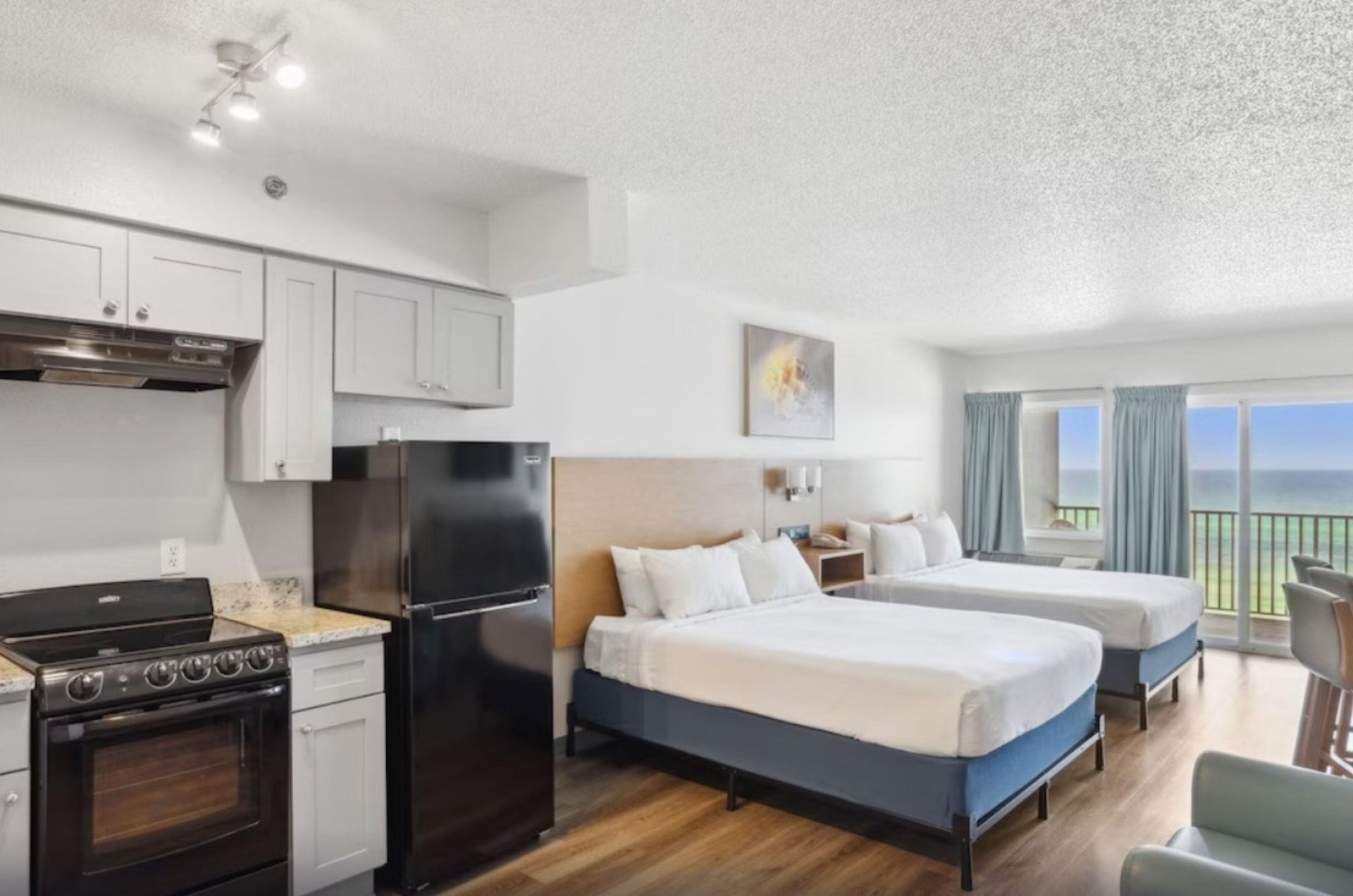 470548 Sugar Sands Inn  Suites  16 0 20241 676