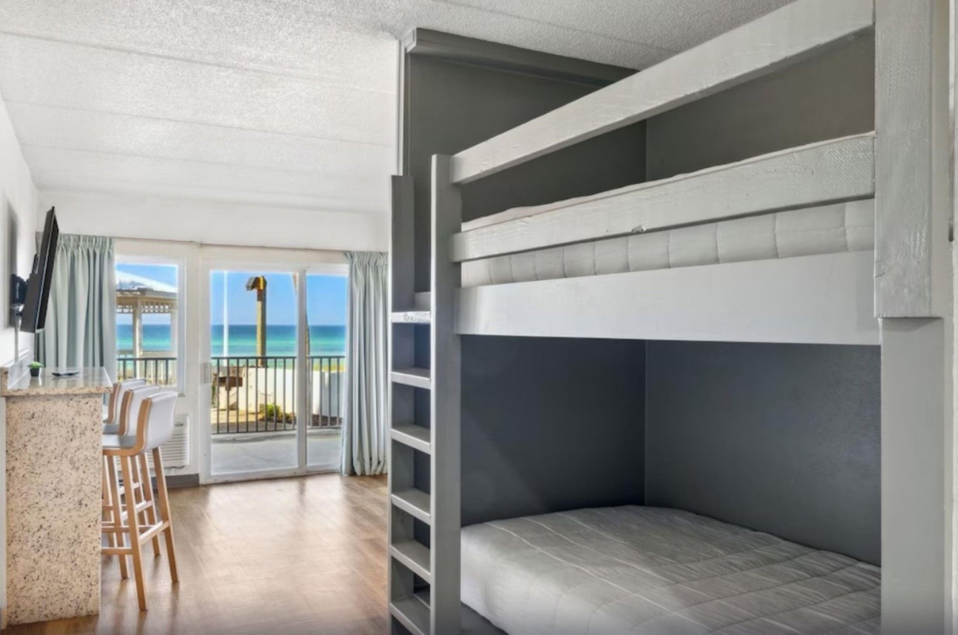 470553 Sugar Sands Inn  Suites  16 0 20241 6711