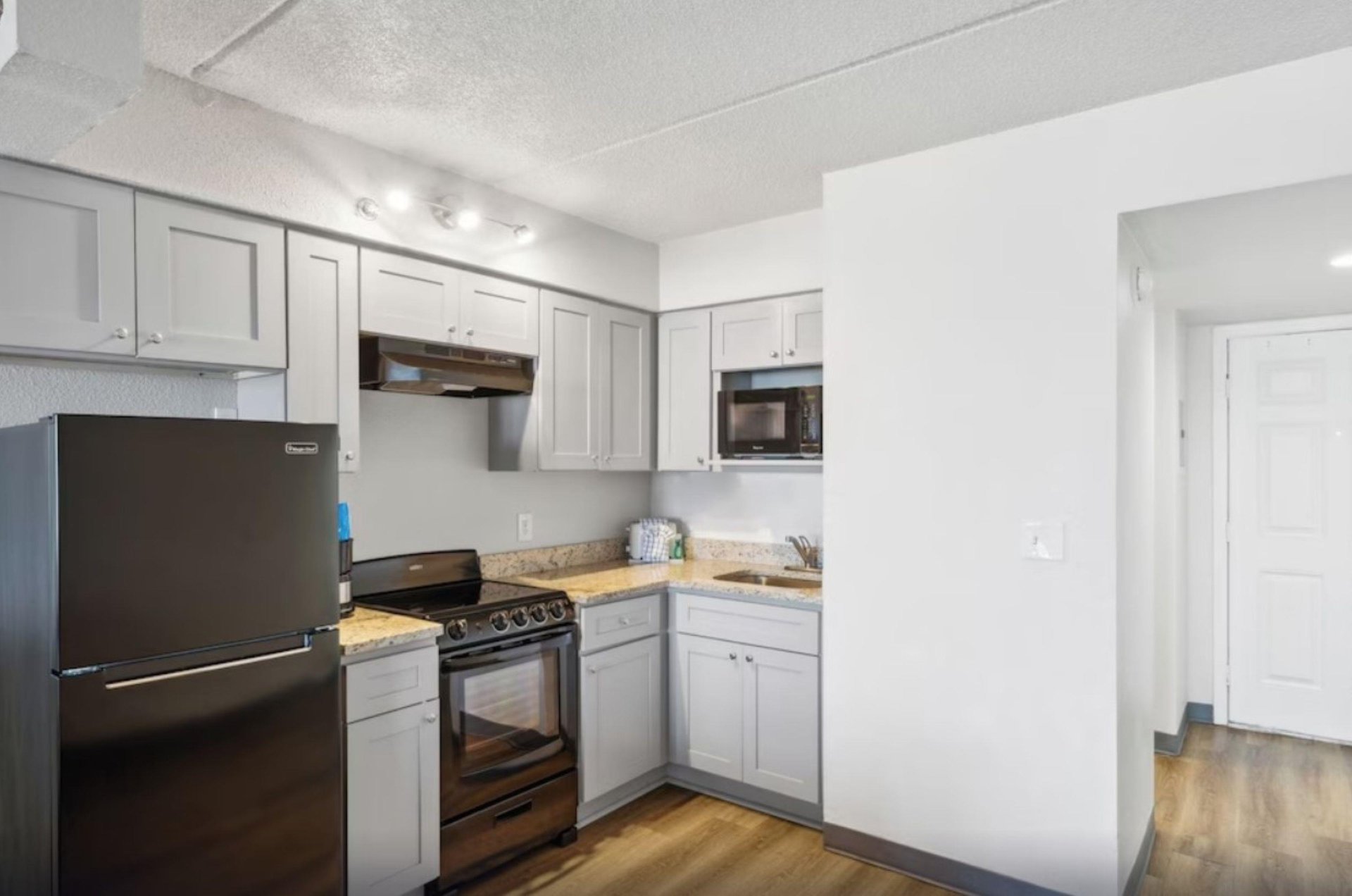 470554 Sugar Sands Inn  Suites  16 0 20241 6712