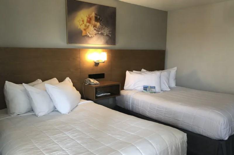 beachcomber by the sea PCB 2 bed guestroom