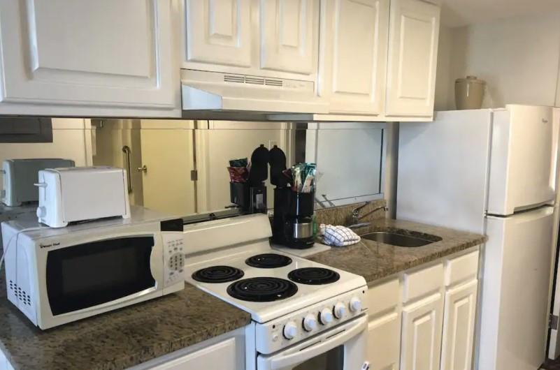 beachcomber by the sea kitchen included