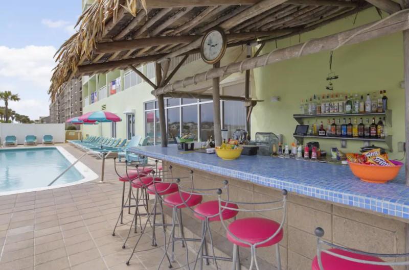 Best Western Ft Walton Poolside Bar