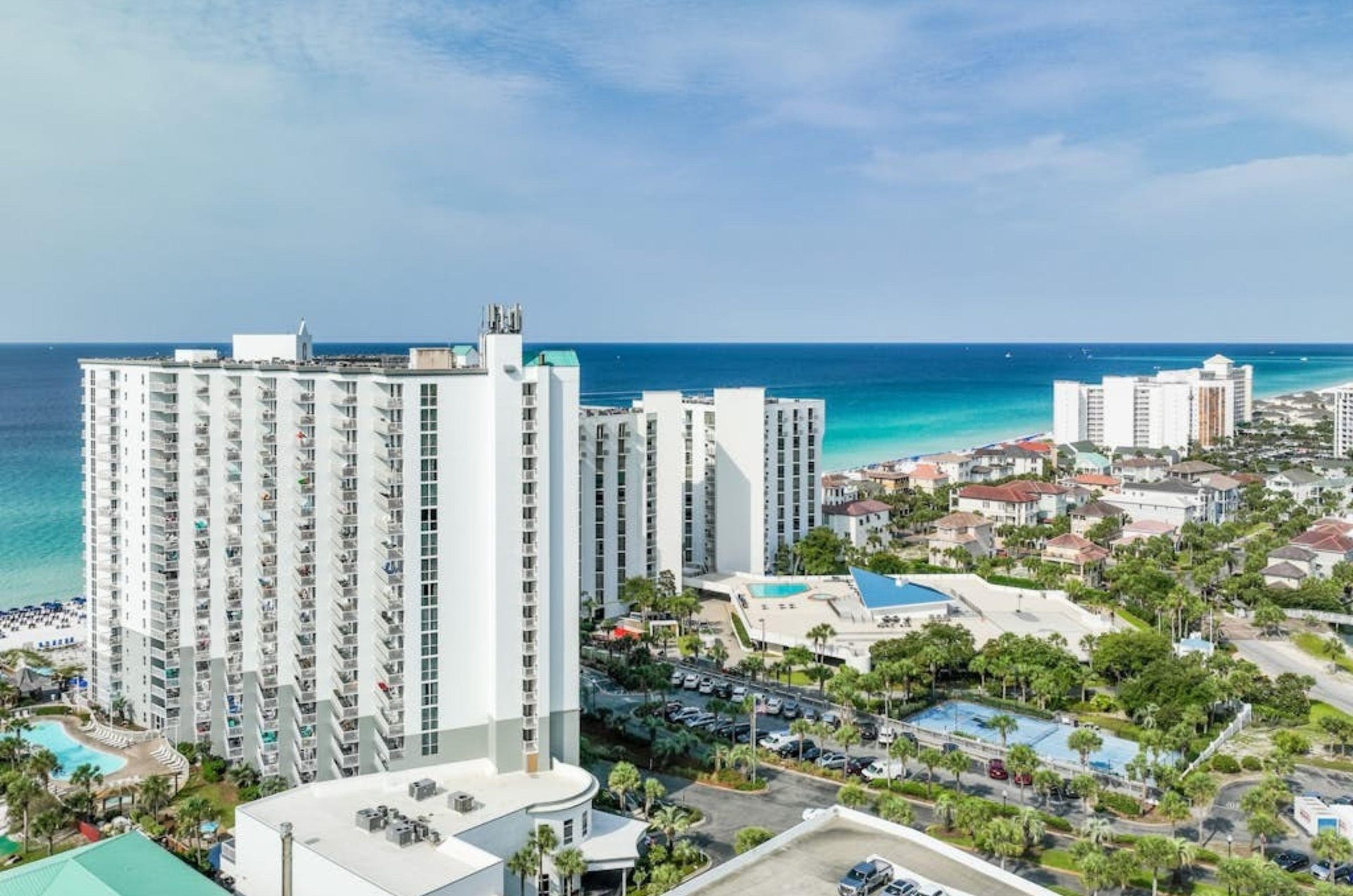 Pelican Beach Resort is perfectly located right in the heart of Destin