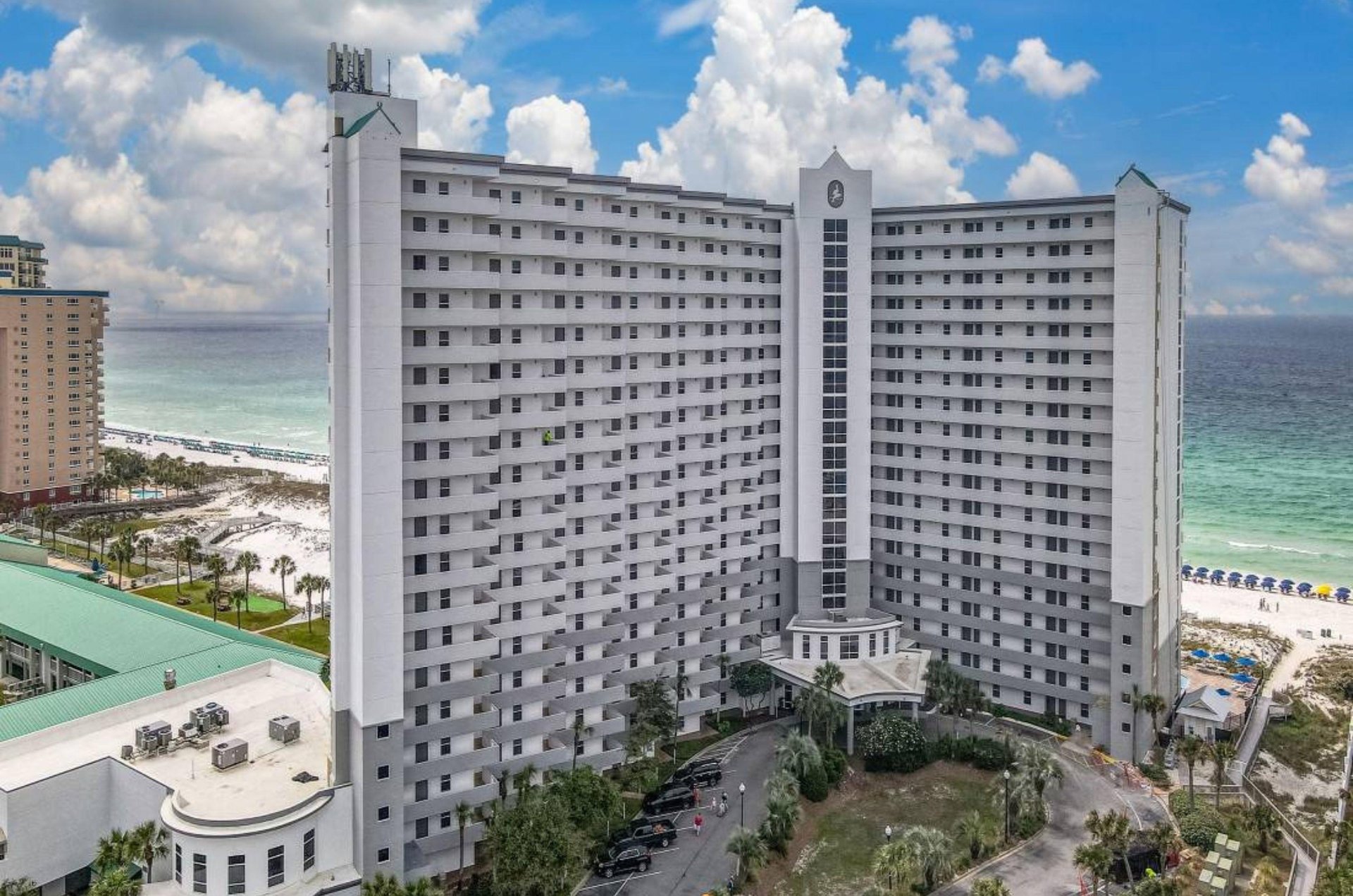 470960 Pelican Beach Resort  236 0 20244 14128