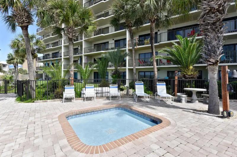 471055 Commodore Condos  260 0 20216 1049