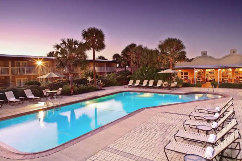 Four Points Sheraton Fort Walton Beach Pool at Golden Hour