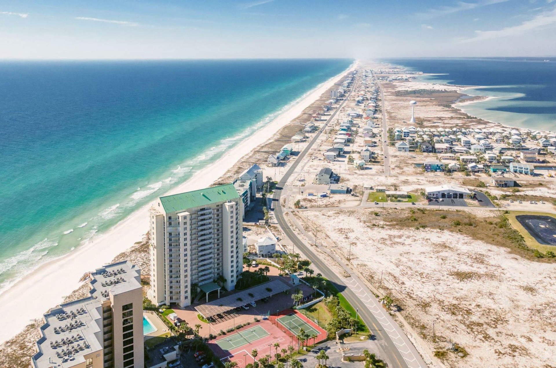 Bell Mer is perfectly located between the Gulf and the Santa Rosa Sound