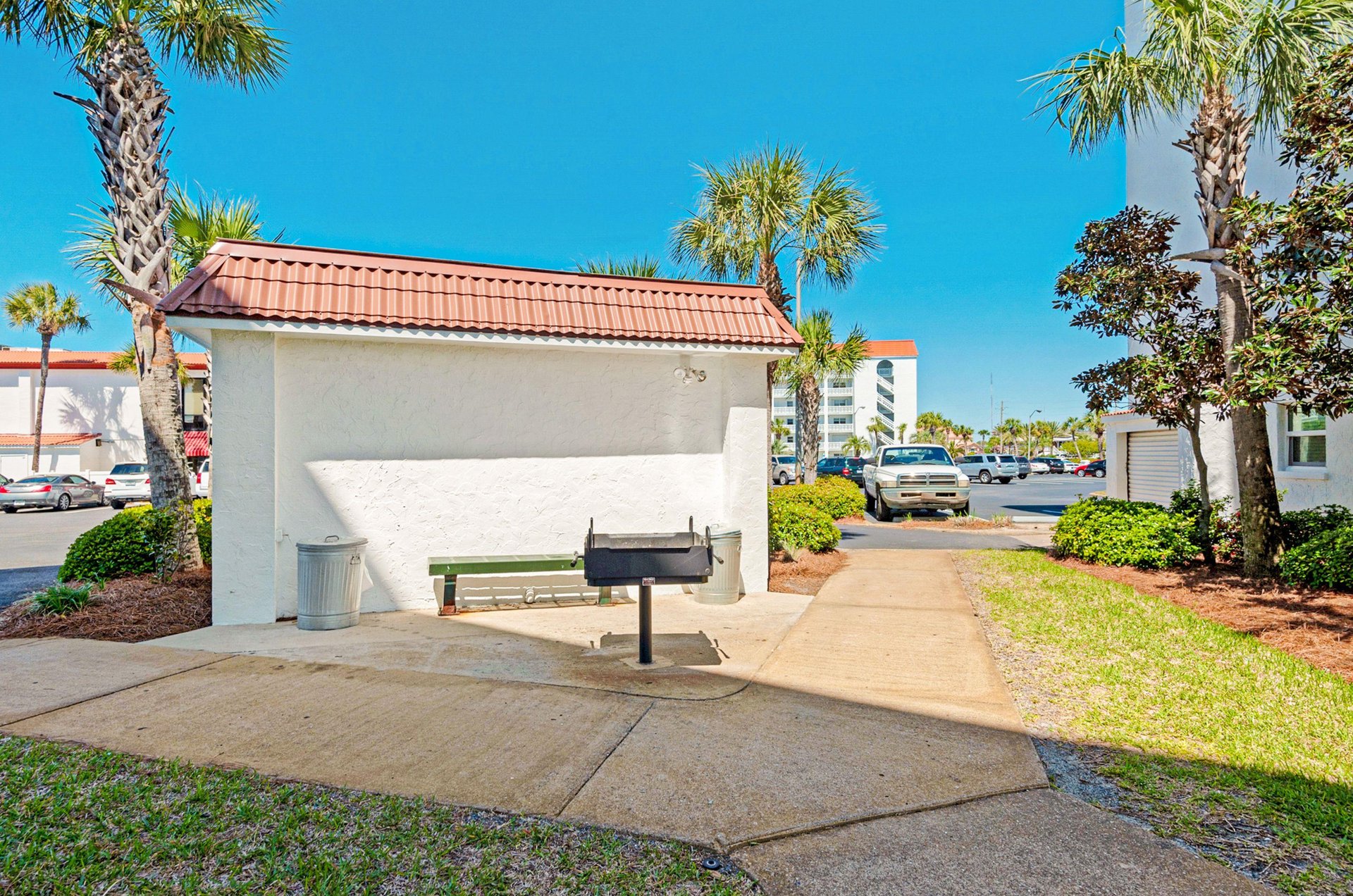 471427 El Matador Condos  482 0 202310 17