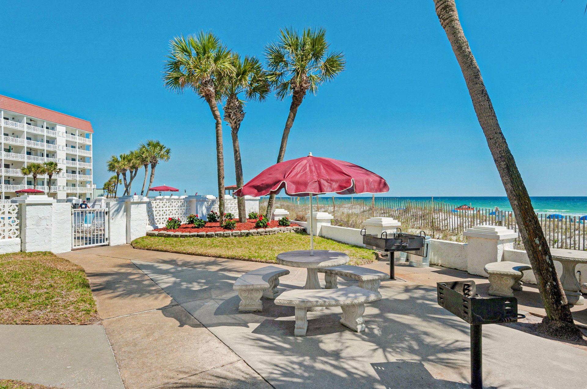 471428 El Matador Condos  482 0 202310 18