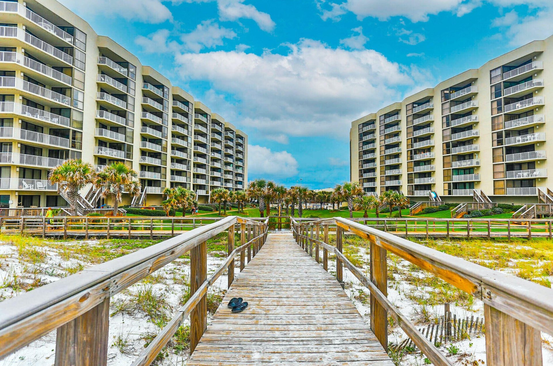 Boardwalks throughout Mainsail