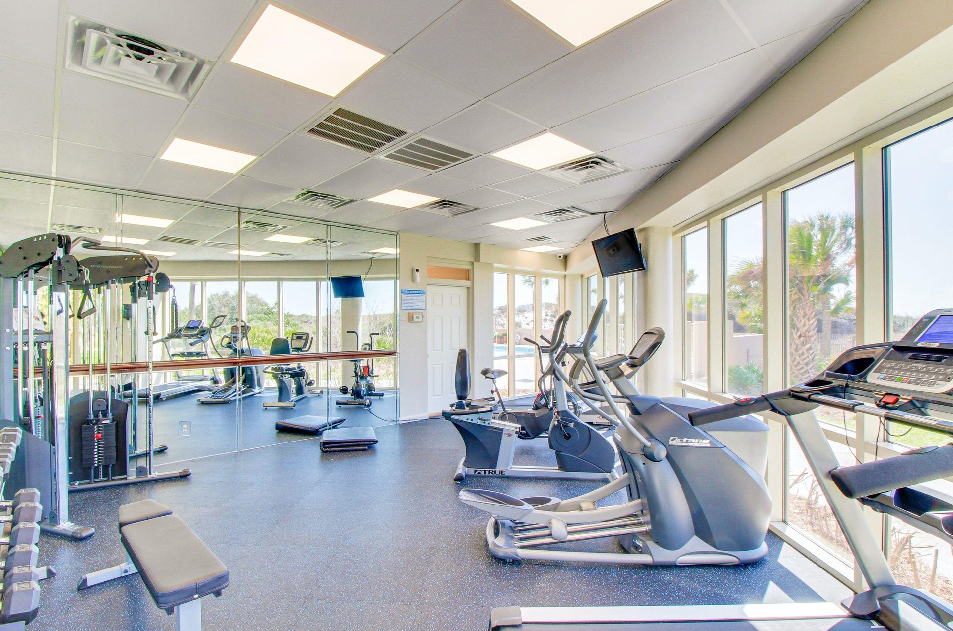 471611 Topsl Beach Manor  571 0 202310 46712