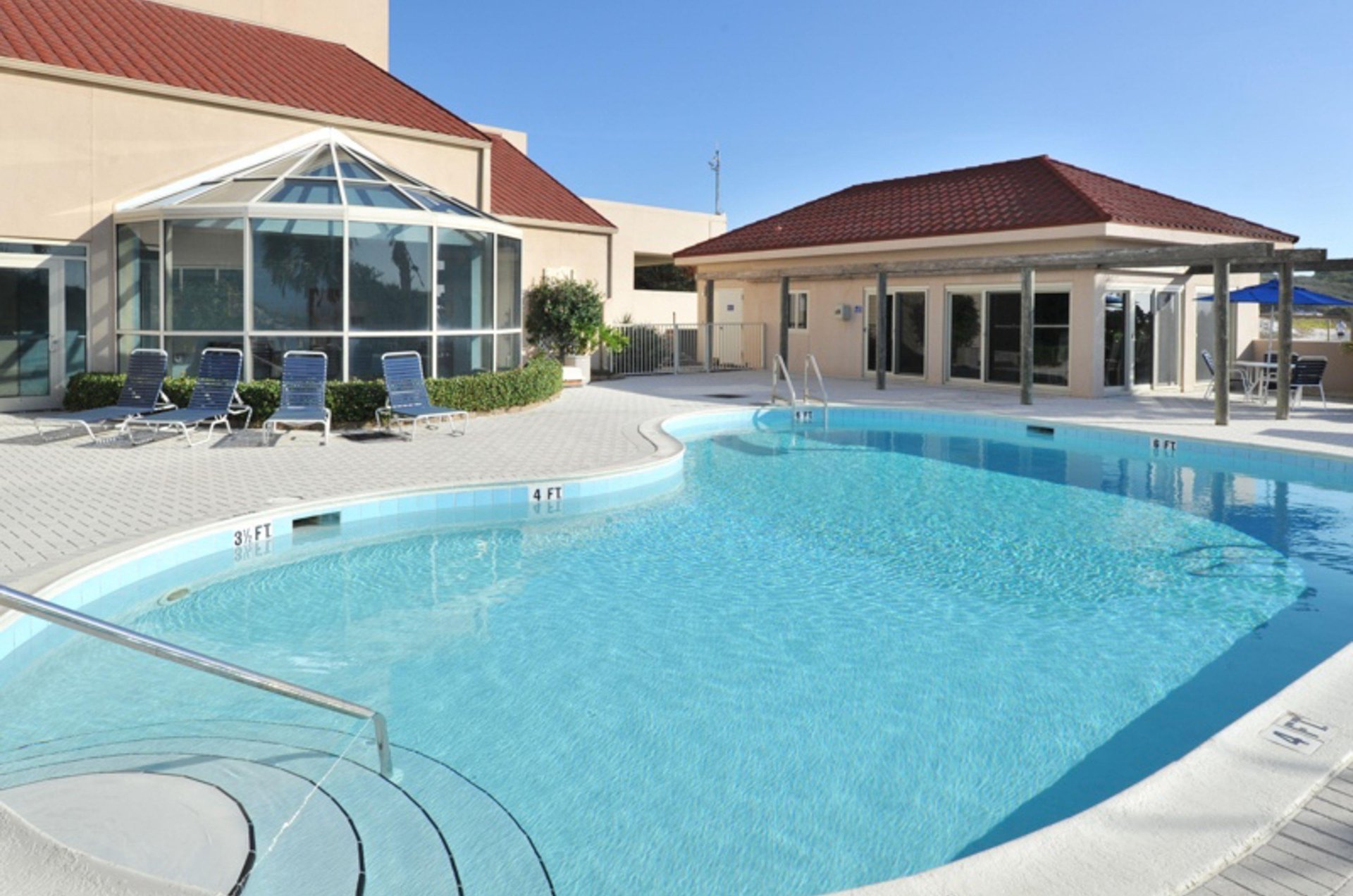 471615 Topsl Beach Manor  571 0 202310 46716