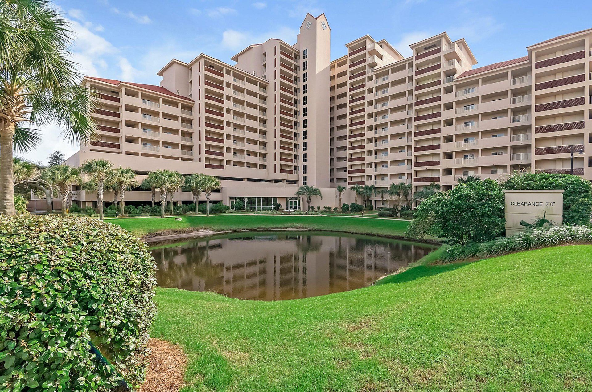 471616 Topsl Beach Manor  571 0 202310 46717