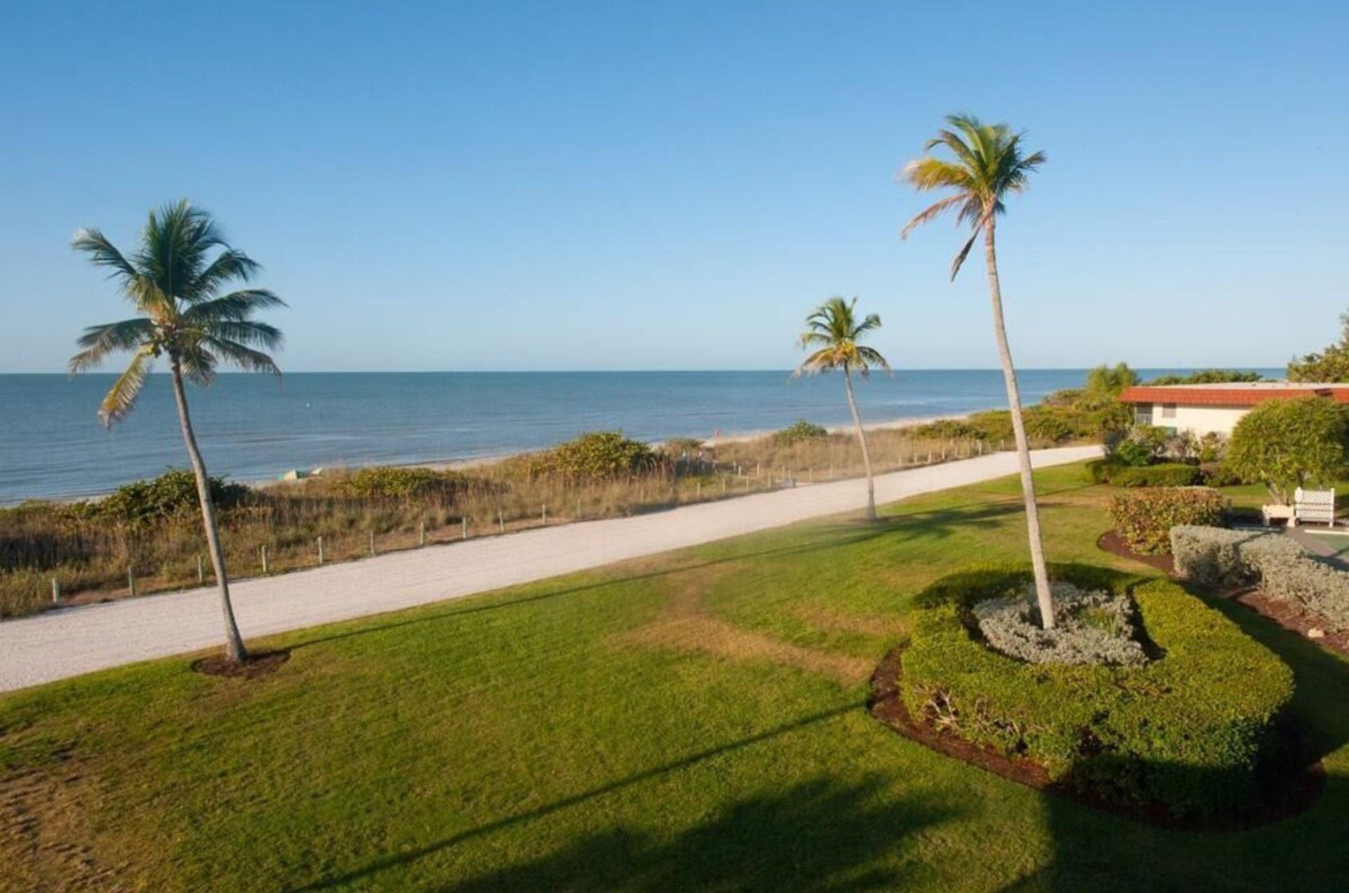 West Wind Inn is perfectly located right on the coast