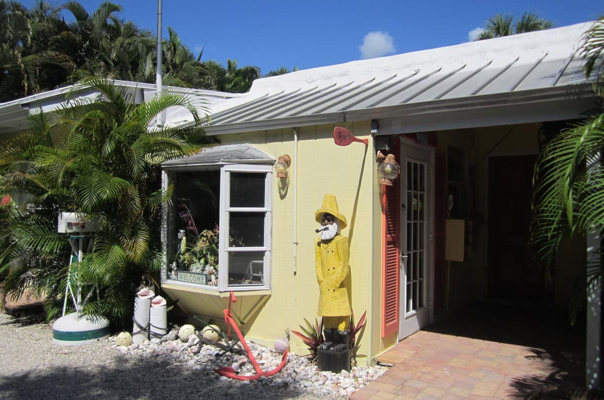 Anchor Inn and Cottages are an easy walk or bike ride from the beach