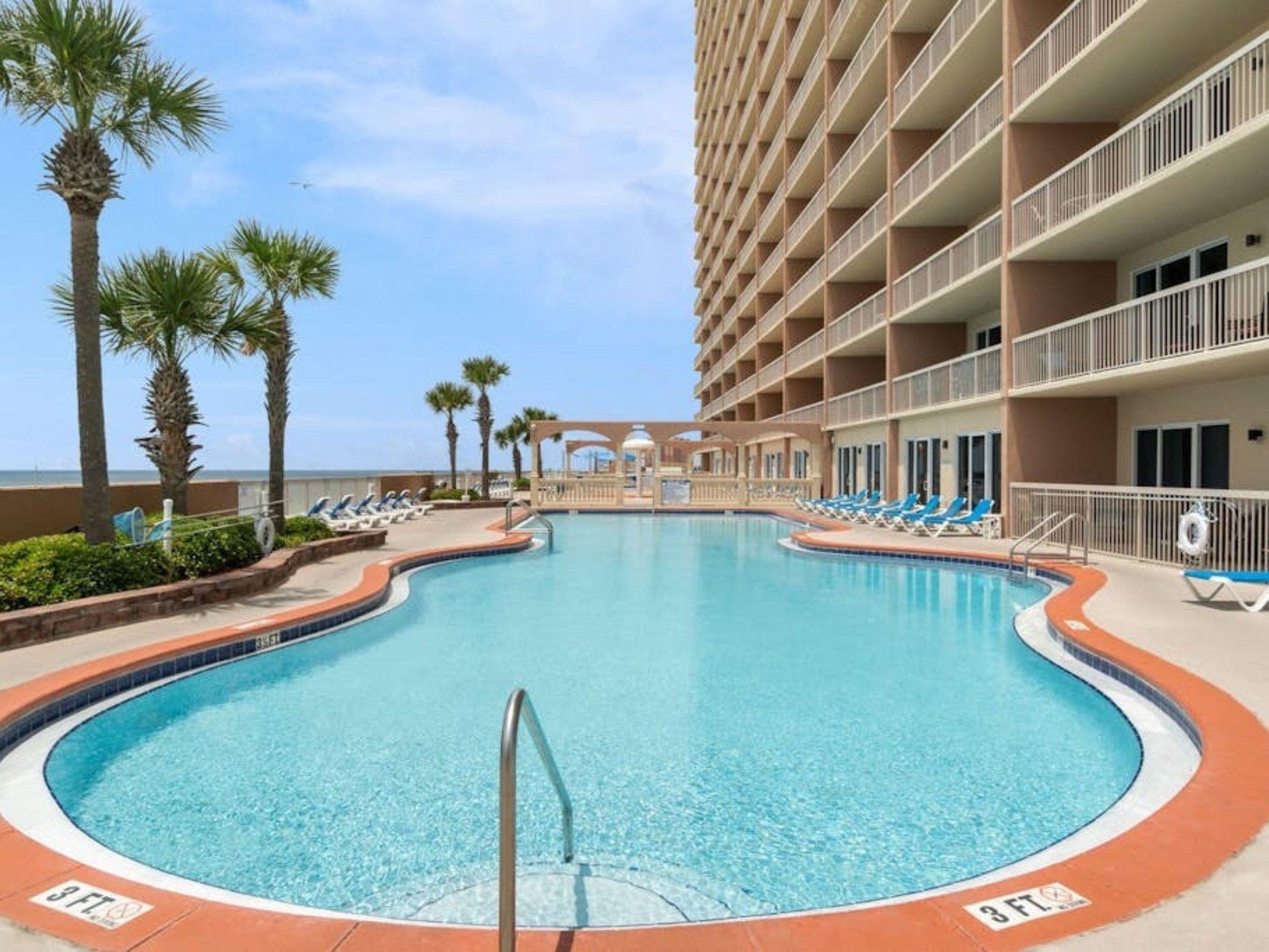 The swimming pool at Sunrise Beach Resort