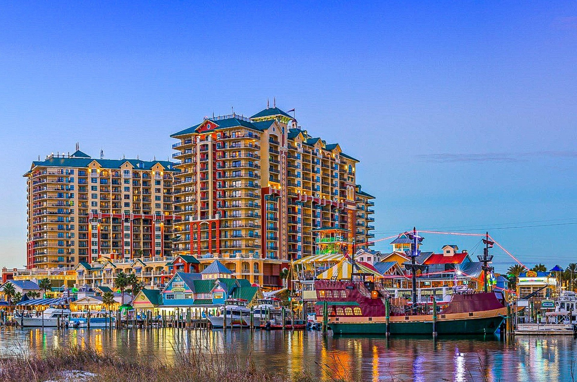 Emerald Grande is a vibrantly colored community of condominiums, restaurants, and retail shops sitting next to Destin Harbor and Marina.