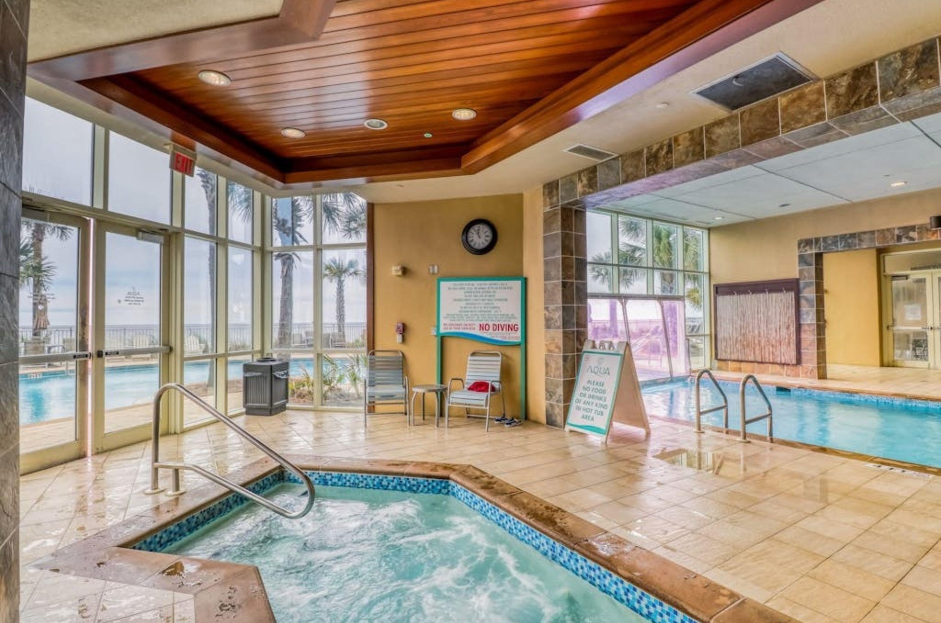 The indoor hot tub and swimming pool at Aqua Resort